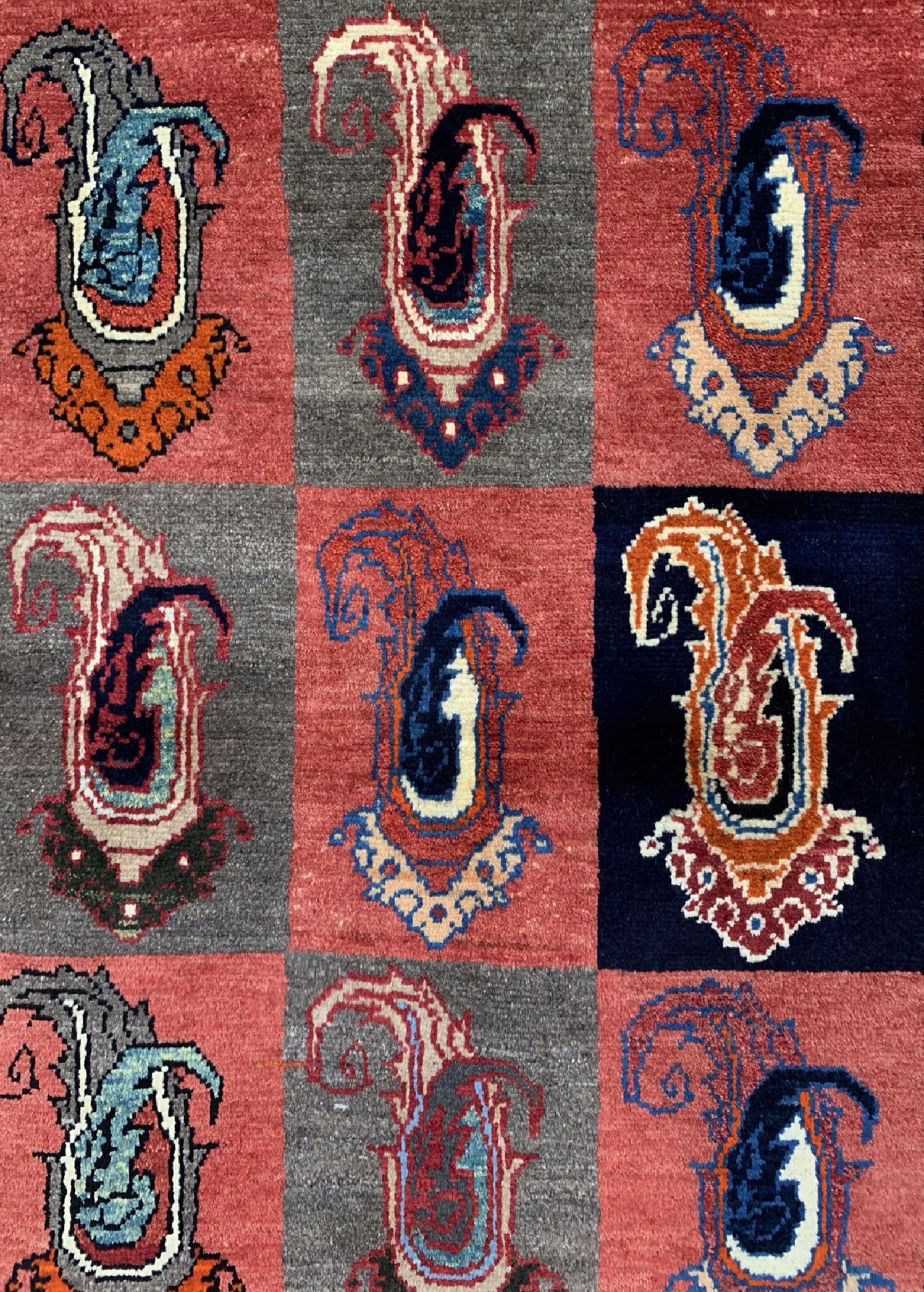 Detail b: Gabbeh alt, Persien, ca. 60 Jahre, Wolle auf Wolle, ca. 140 x 100 cm, EHZ: 2