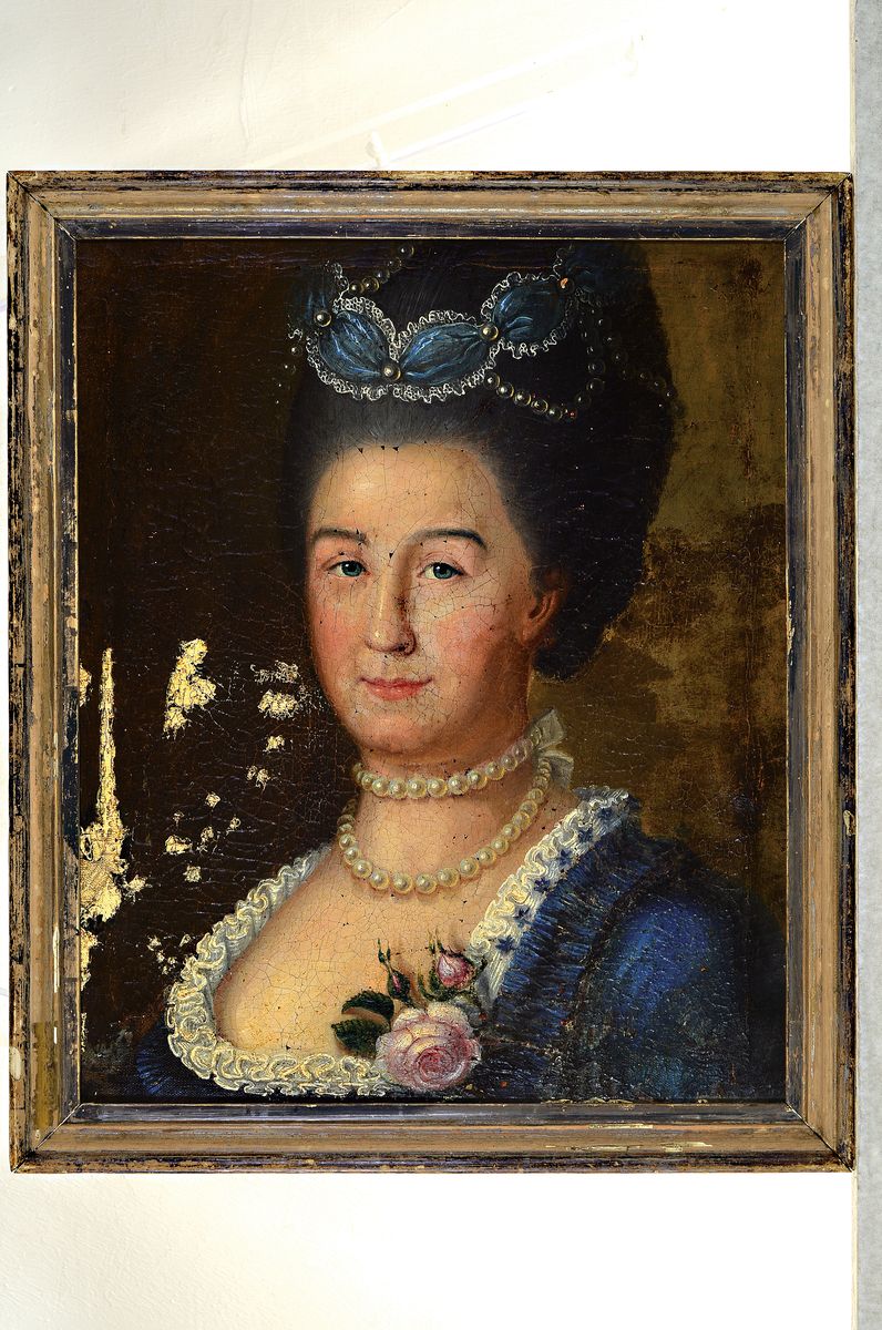 Detail k: Unbekannter Porträtmaler, 18. Jh., Adelspaar, wohl Carl Eugen von Württemberg und Gattin, Öl/Lwd, beschädigt bzw. stark krakeliert Frauenporträt ...