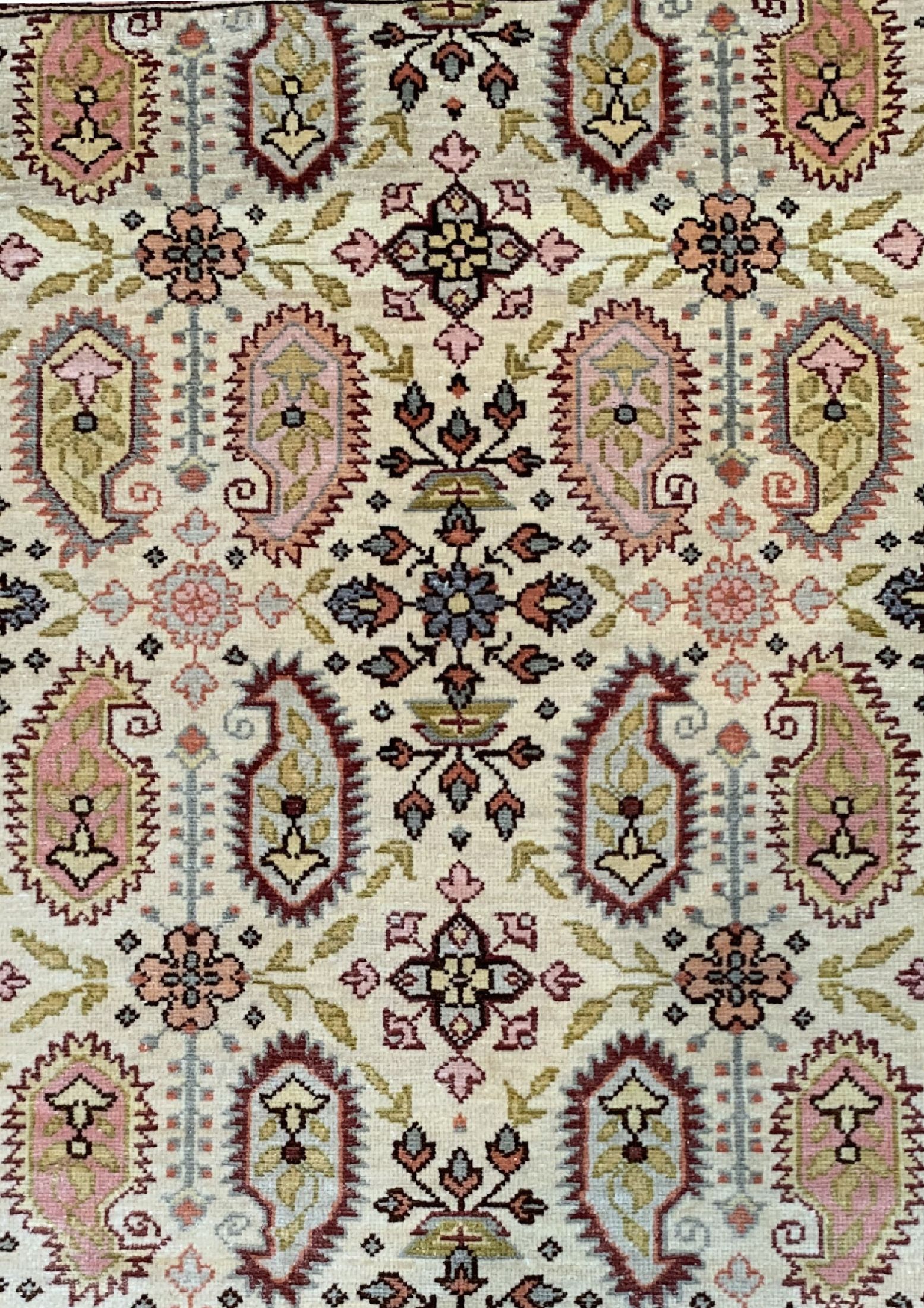 Detail b: Hereke Seide fein, Türkei, um 1950, reine Naturseide, ca. 64 x 45 cm, EHZ: 1-2