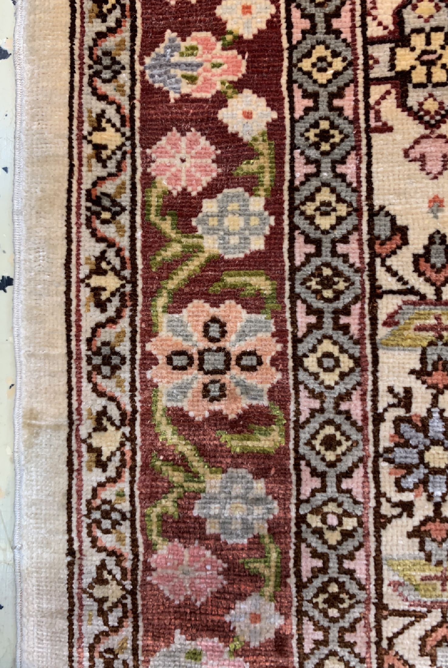 Detail c: Hereke Seide fein, Türkei, um 1950, reine Naturseide, ca. 64 x 45 cm, EHZ: 1-2