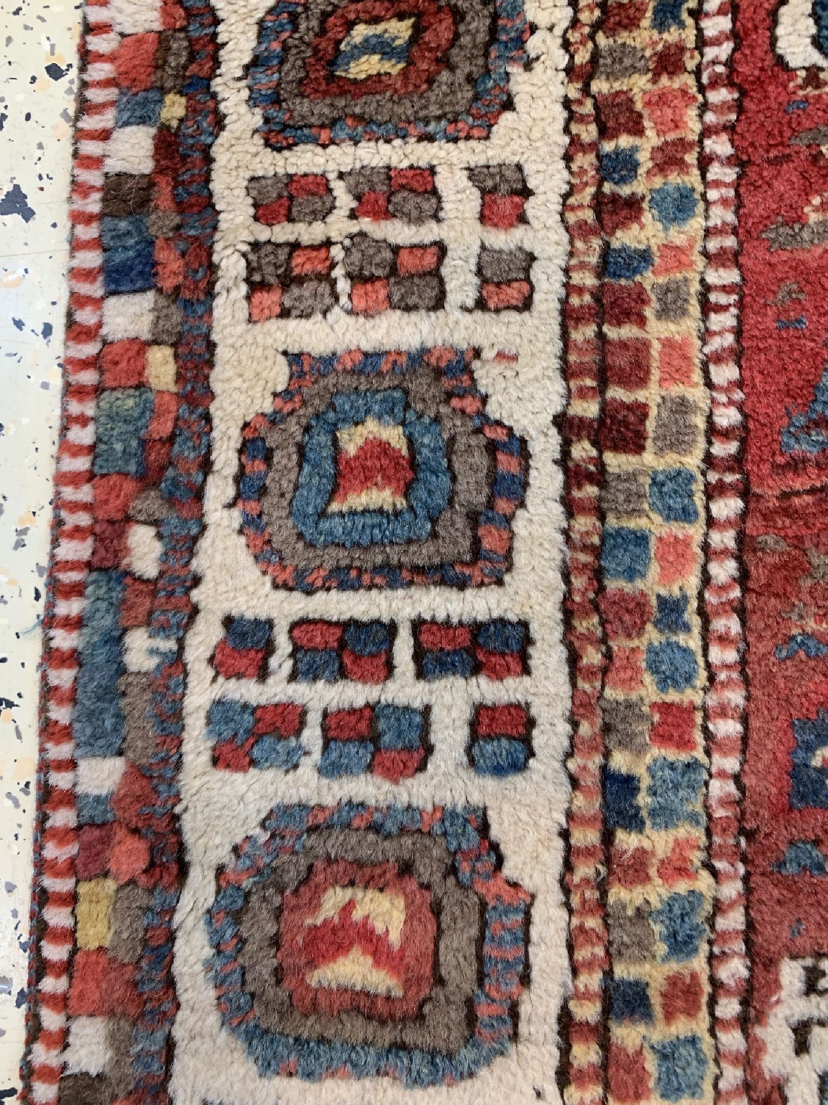 Detail c: Kurdischer Dorfteppich, Türkei, 19.Jhd, Wolle auf Wolle, ca. 228 x 99 cm, EHZ: 2 (restauriert)