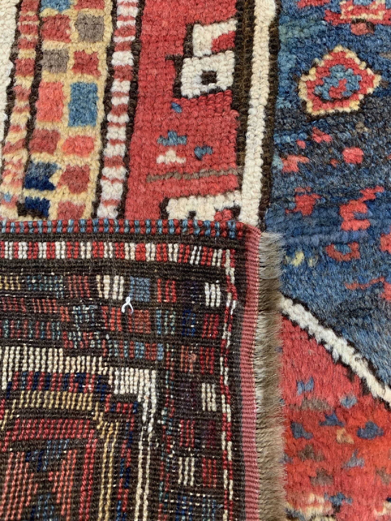 Detail d: Kurdischer Dorfteppich, Türkei, 19.Jhd, Wolle auf Wolle, ca. 228 x 99 cm, EHZ: 2 (restauriert)