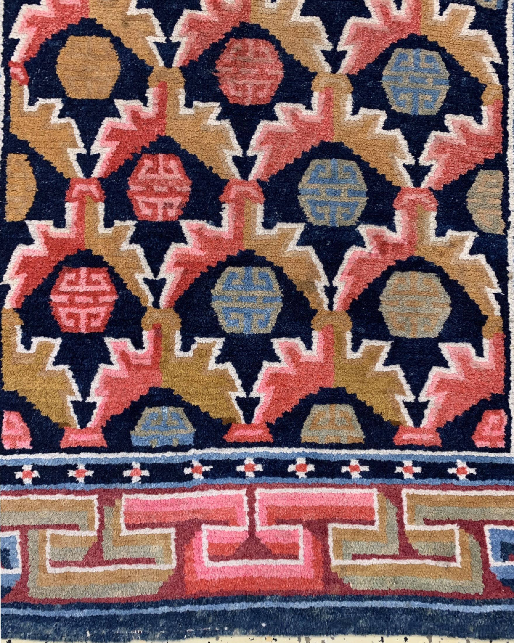 Detail b: Khaden alt, Tibet, um 1920/1930, Wolle auf Baumwolle, ca. 160 x 82 cm, EHZ: 2