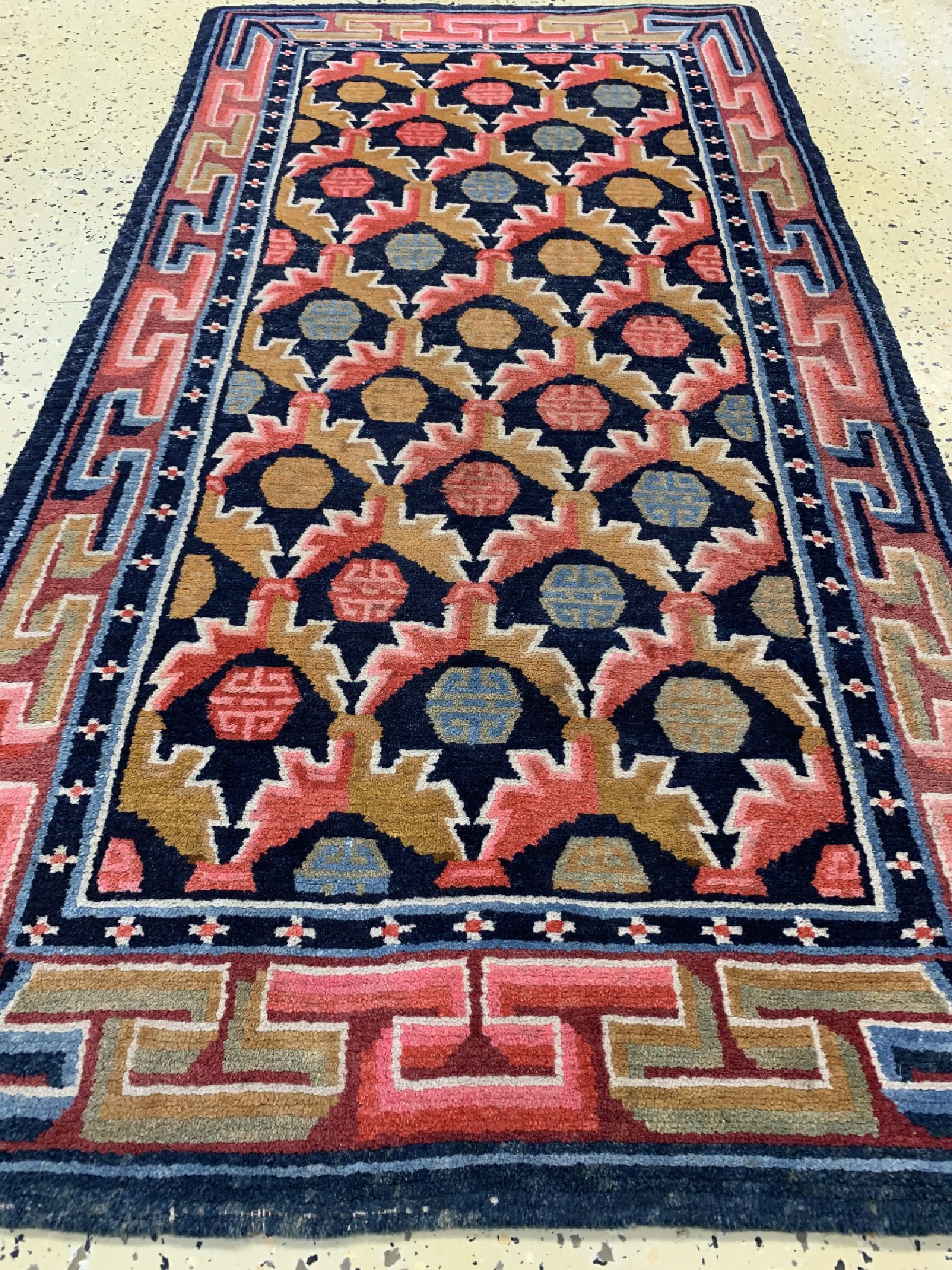 Detail d: Khaden alt, Tibet, um 1920/1930, Wolle auf Baumwolle, ca. 160 x 82 cm, EHZ: 2