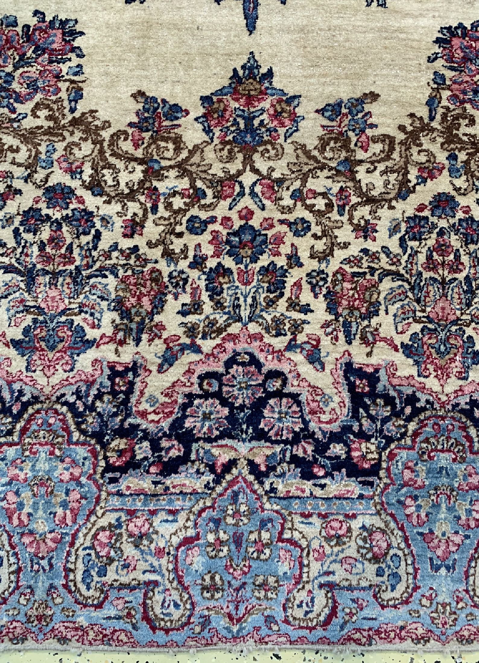 Detail b: Us Re-Import Kerman Lawar, Persien, um 1900, Wolle auf Baumwolle, ca. 304 x 250 cm, EHZ: 2