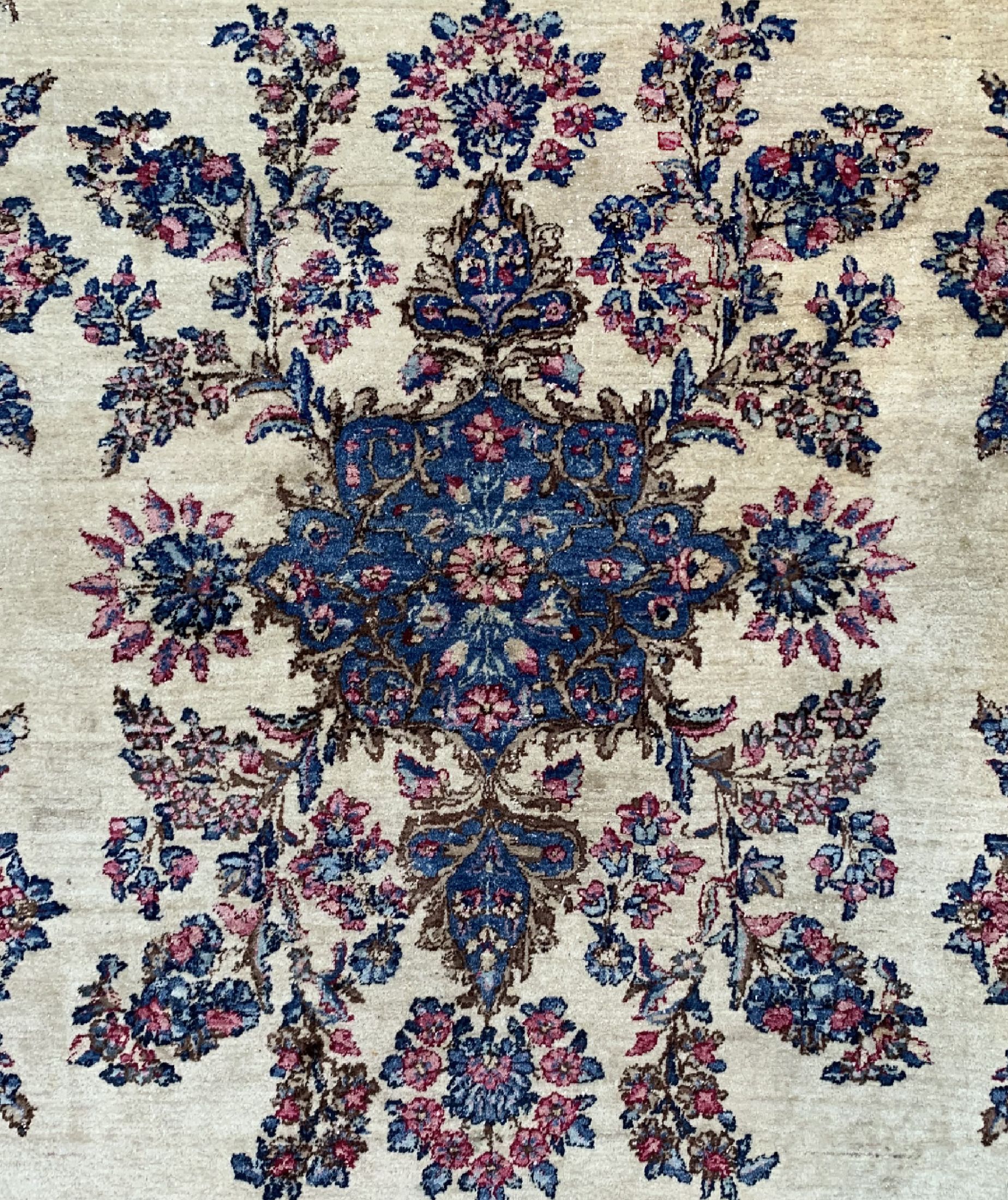 Detail c: Us Re-Import Kerman Lawar, Persien, um 1900, Wolle auf Baumwolle, ca. 304 x 250 cm, EHZ: 2