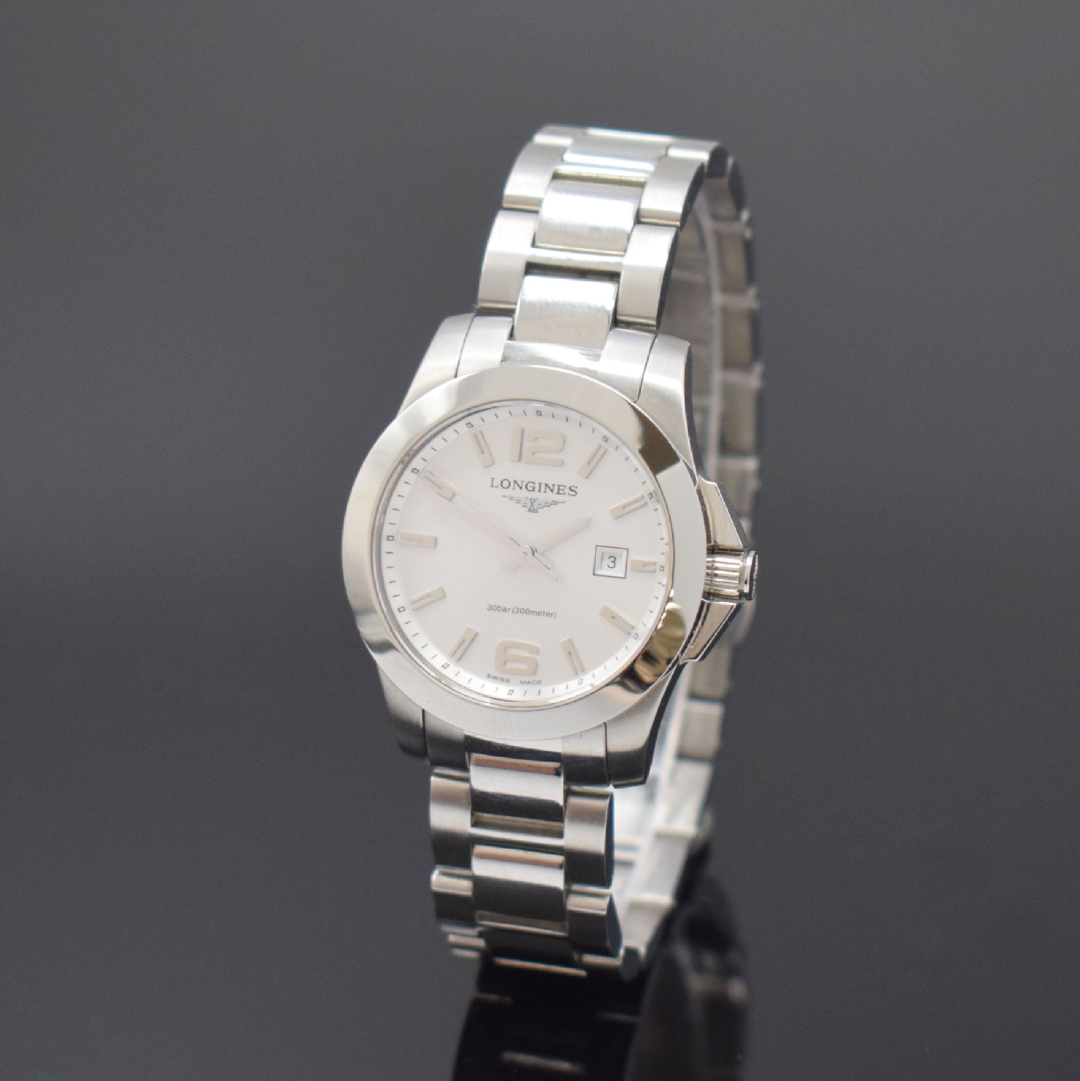 LONGINES Conquest Damenarmbanduhr in Stahl Referenz L3.277.4, Schweiz um 2010, quarz, Boden u. Krone verschr., orig. Gliederband m. dopp. Faltschl., ...