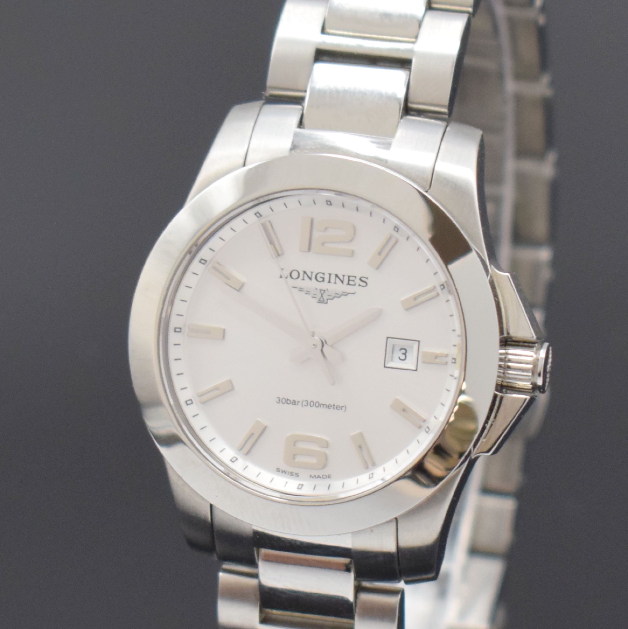 Detail a: LONGINES Conquest Damenarmbanduhr in Stahl Referenz L3.277.4, Schweiz um 2010, quarz, Boden u. Krone verschr., orig. Gliederband m. dopp. Faltschl., ...