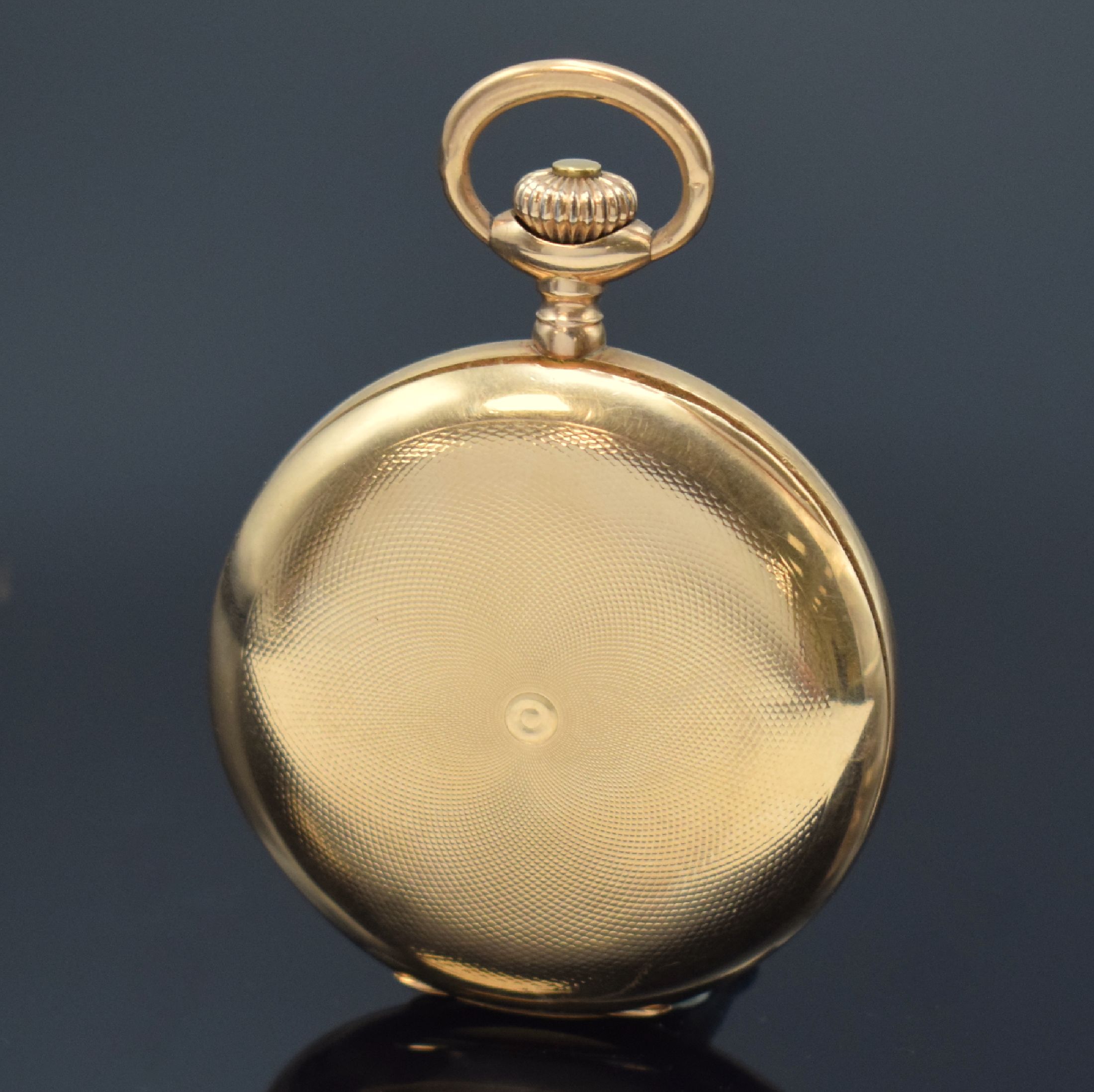 Detail c: OMEGA Savonette in RoseG 585/000, Schweiz um 1910, 2-Deckel Goldgeh. l. dell., beide Schalen guill., Sprungdeckel m. Monogramm, Emailzifferbl. m. ...