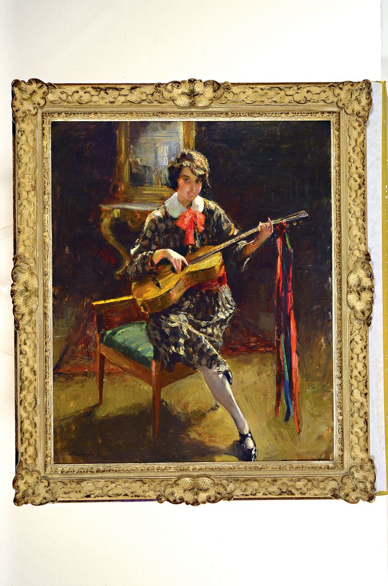 Detail k: Wilhelm Hempfing, 1886 Schönau-1948 Karlsruhe, "Mädchen mit Gitarre" so auf altem Etikett bez., Bildnis einer jungen Frau beim Gitarre ...