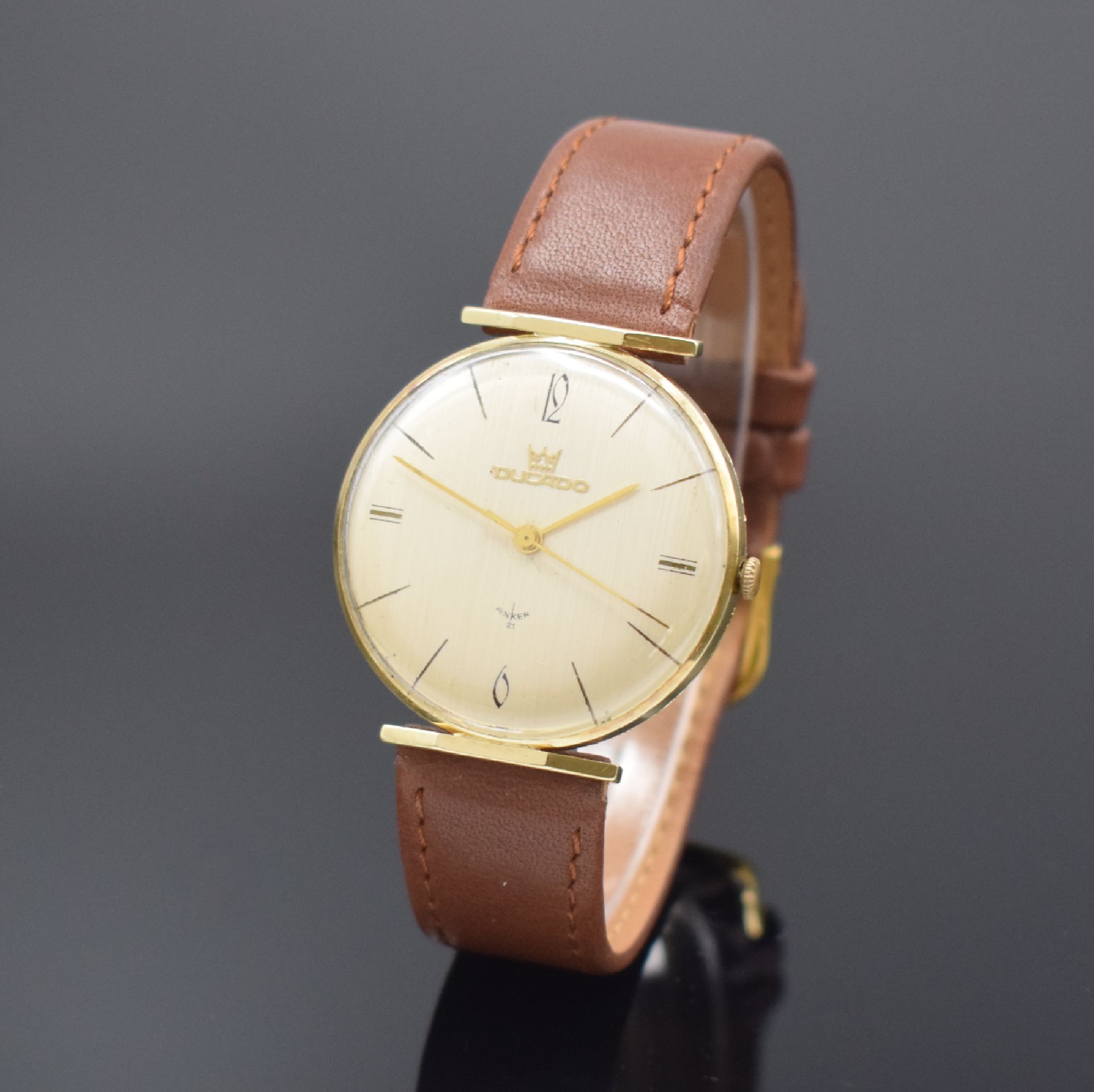 DUCADO Herrenarmbanduhr in GG 585/000, Deutschland um 1960, Handaufzug, 2-teil. Geh., Boden aufgedr., silb. Zifferbl., gold Zeiger, Kal. PUW 260, 21 ...