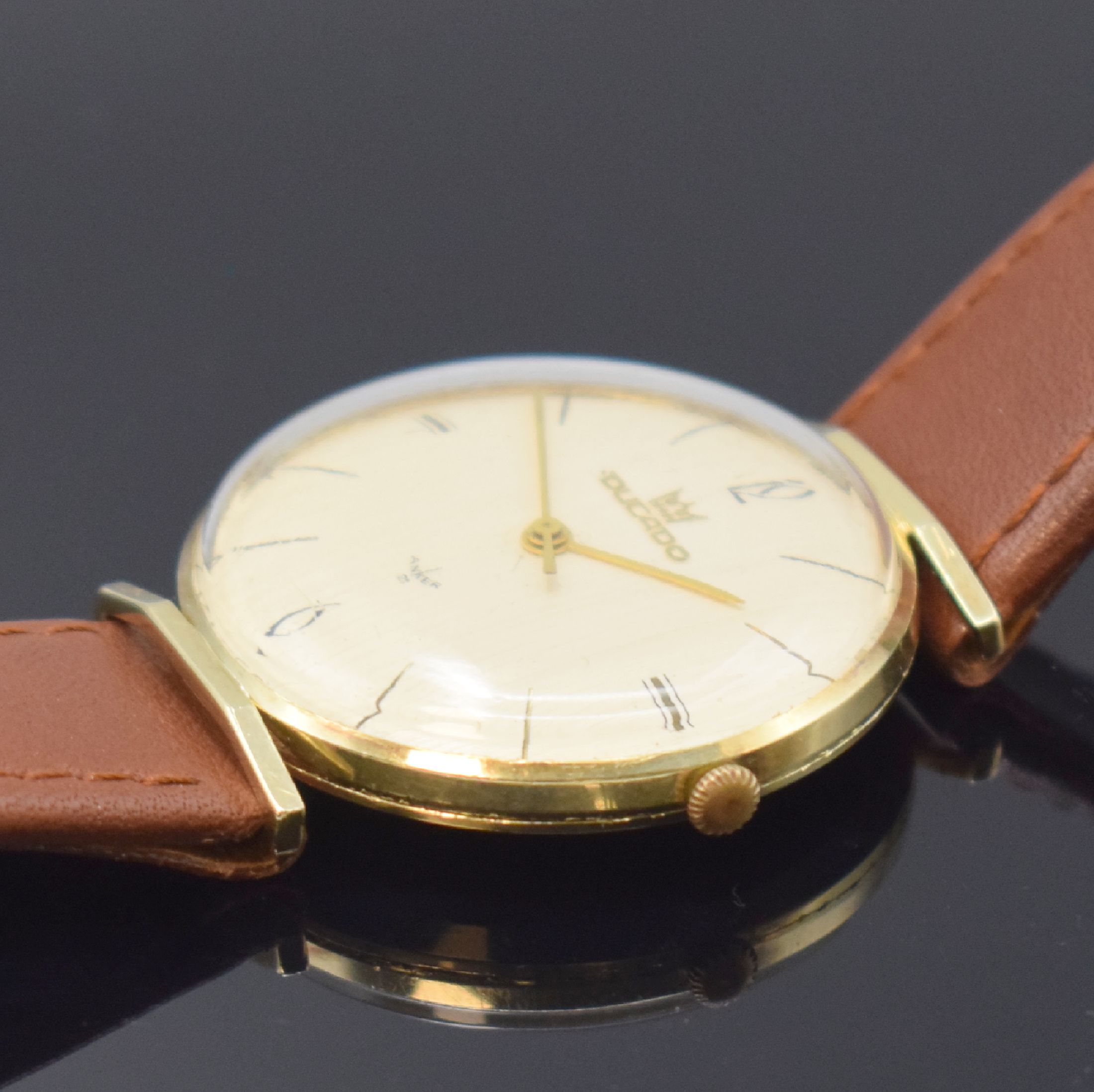 Detail b: DUCADO Herrenarmbanduhr in GG 585/000, Deutschland um 1960, Handaufzug, 2-teil. Geh., Boden aufgedr., silb. Zifferbl., gold Zeiger, Kal. PUW 260, 21 ...