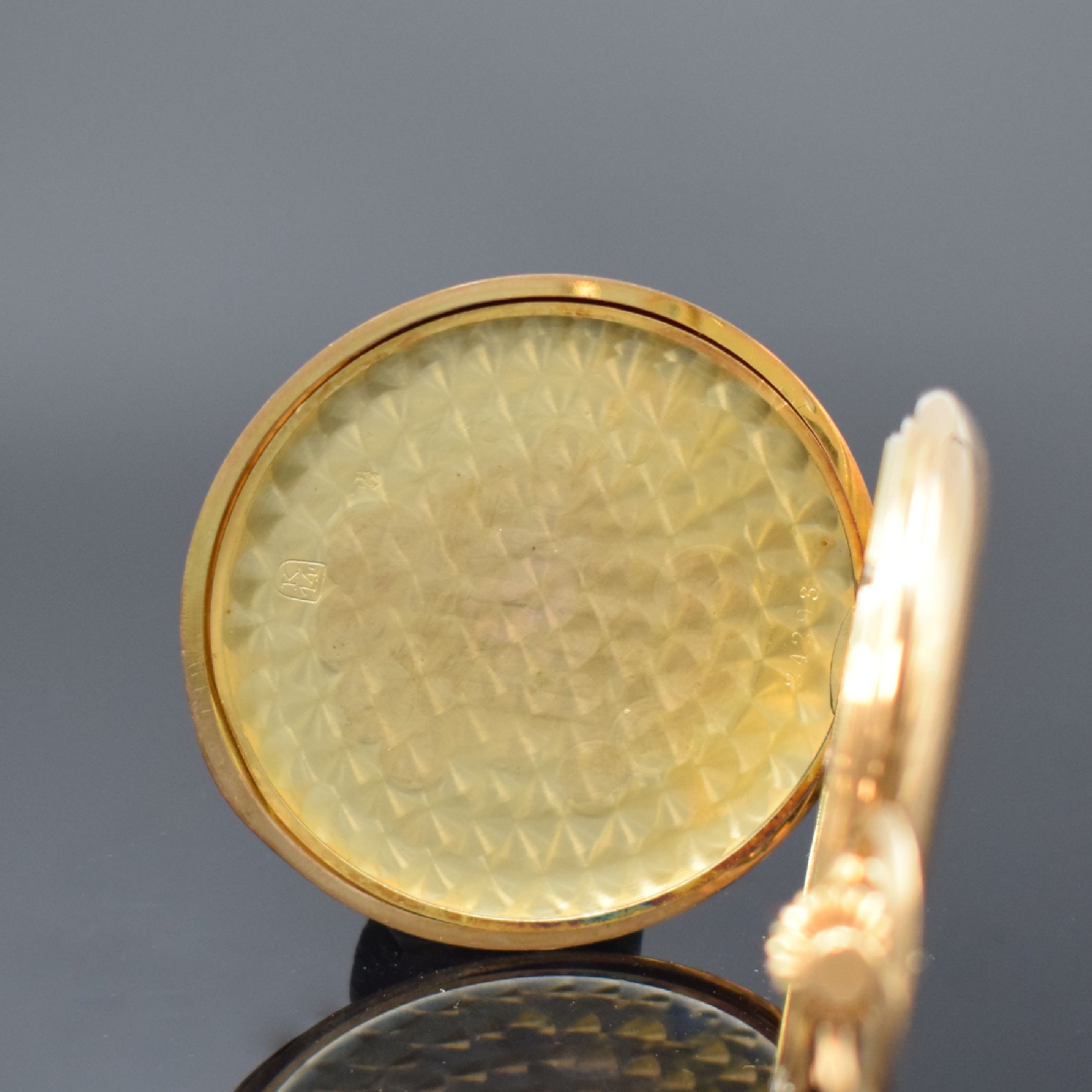 Detail f: SERAPH WATCH Co. gut erhaltene Savonette in RoseG 585/000, Schweiz um 1915, 3-Deckel Goldgeh., silb. guill. Zifferbl. m. arab. Zahlen, gebl. ...