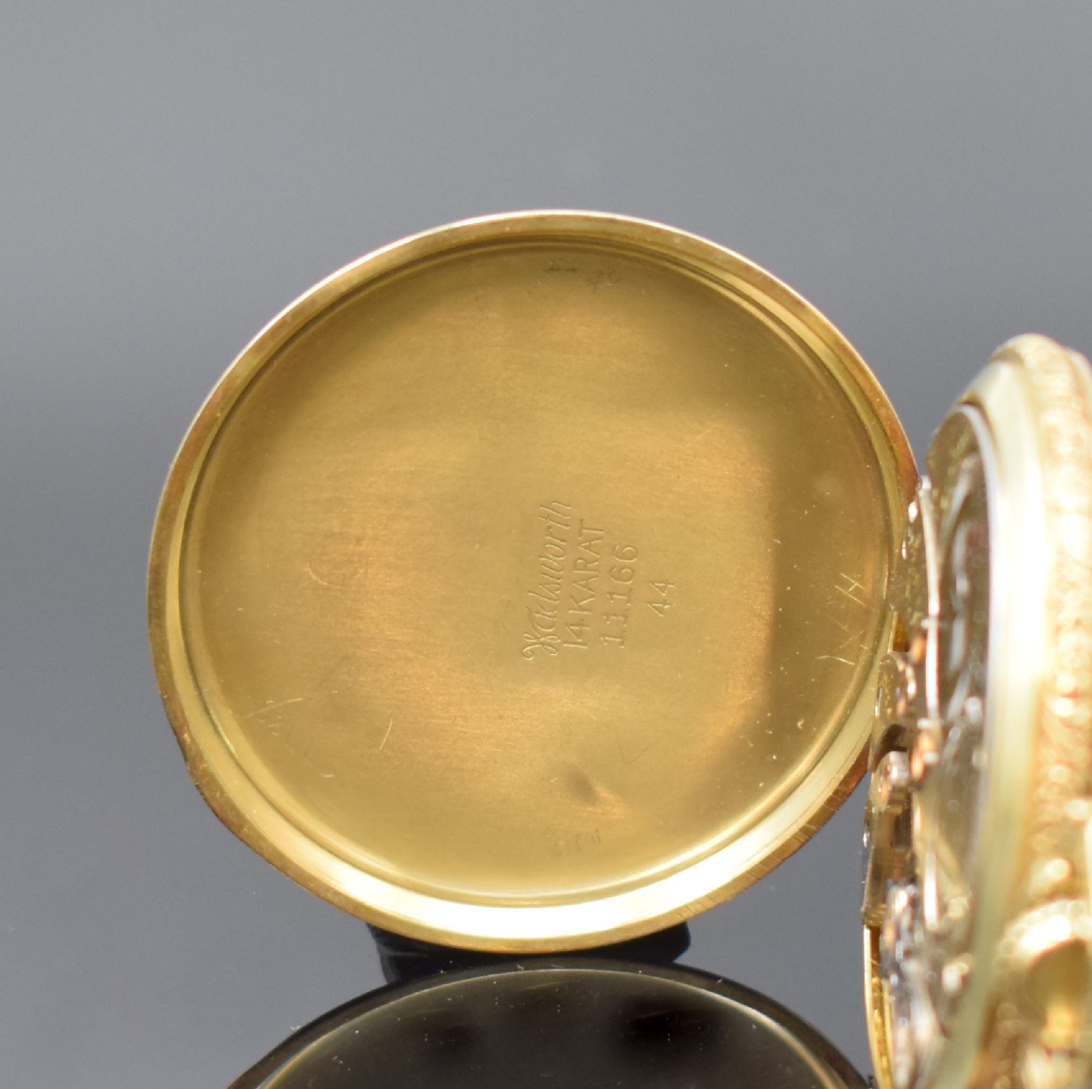 Detail b: ILLINOIS WATCH Co. offene Taschenuhr in GG 585/000, USA um 1923, silb. Zifferbl. m. arab. Leuchtzahlen, Leuchtzeiger, Rückseite m. Monogramm, silb. ...