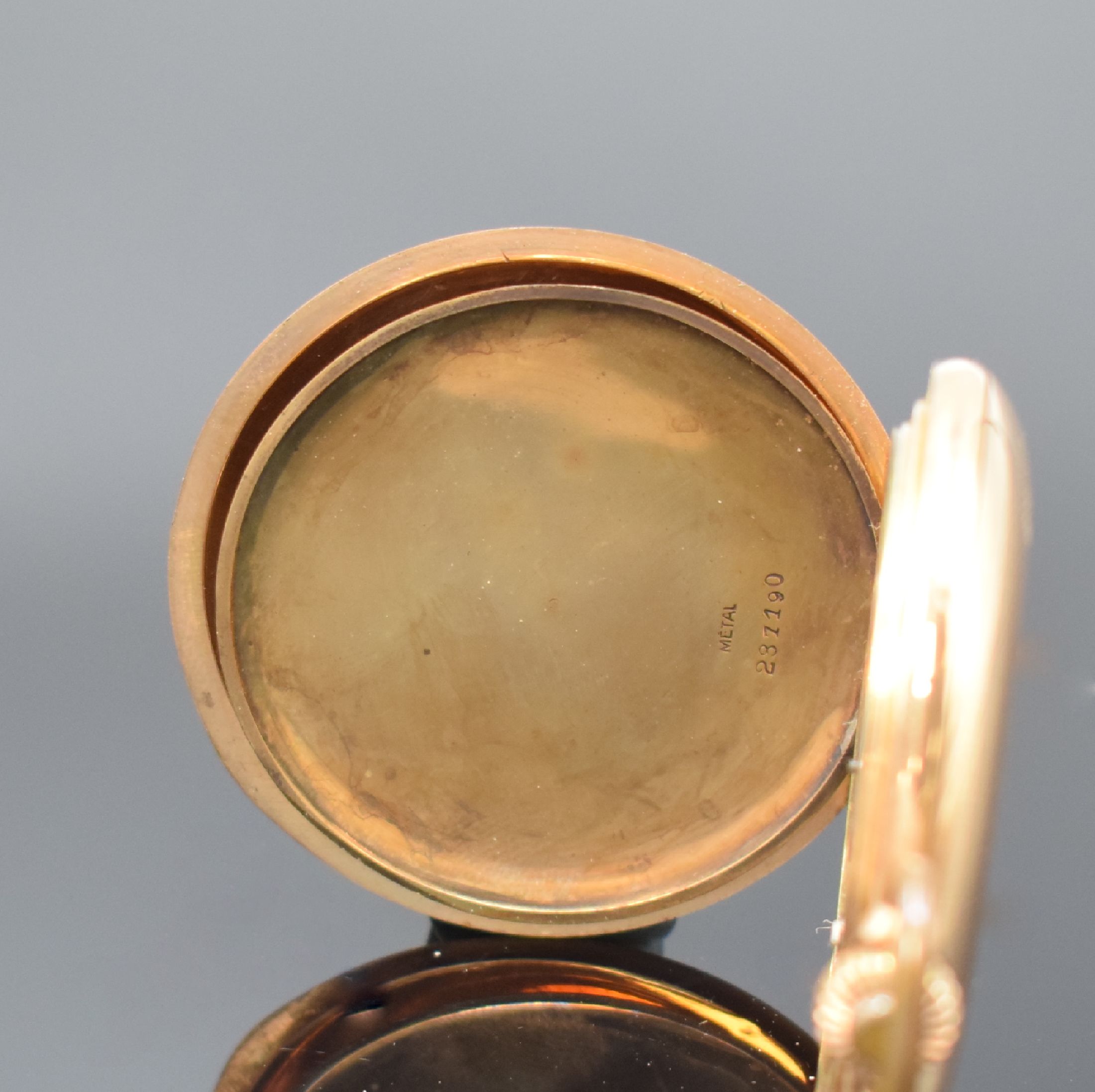 Detail f: MONOPOL Dürrstein & Co. Savonette in RoseG 585/000, Deutschland um 1900, 2-Deckel Goldgeh. dell., beide Schalen guill., Sprungdeckel mit Monogramm, ...