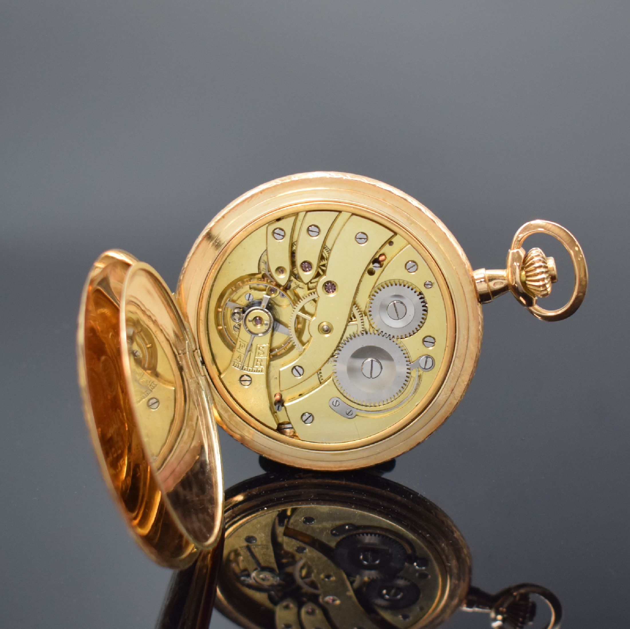 Detail g: Savonette in RoseG 585/000 mit aufwendiger Gravur, Schweiz um 1920, 3-Deckel-Goldgeh., beide Schalen aufwend. floral grav., silb. guill. Zifferbl. m. ...