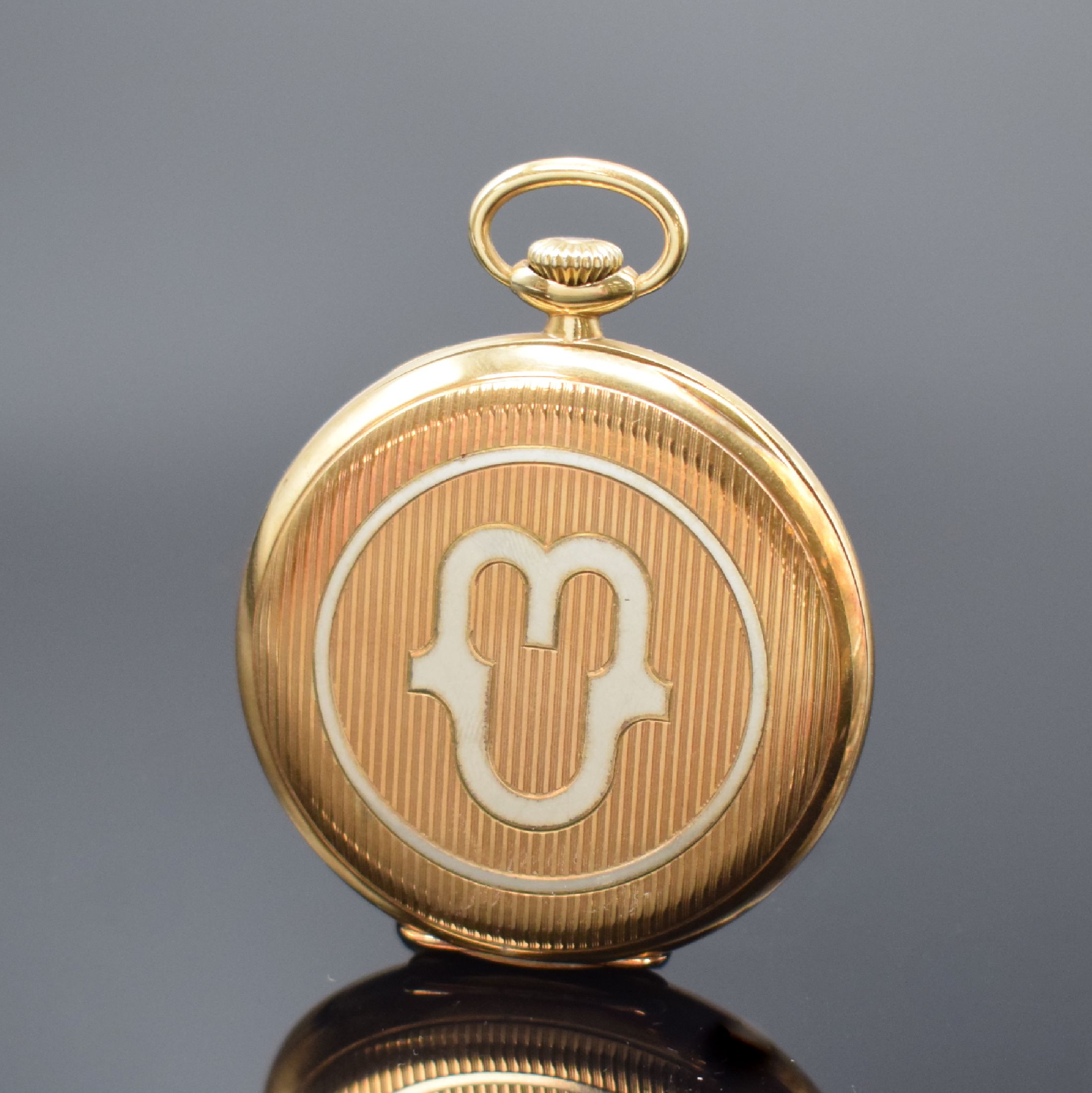 Detail a: IWC offene Taschenuhr in GG 585/000, Schweiz um 1930, Goldcuvette m. Widmung, Rückseite m. Streifendekor und Monogramm, Emailzifferbl. m. arab. ...