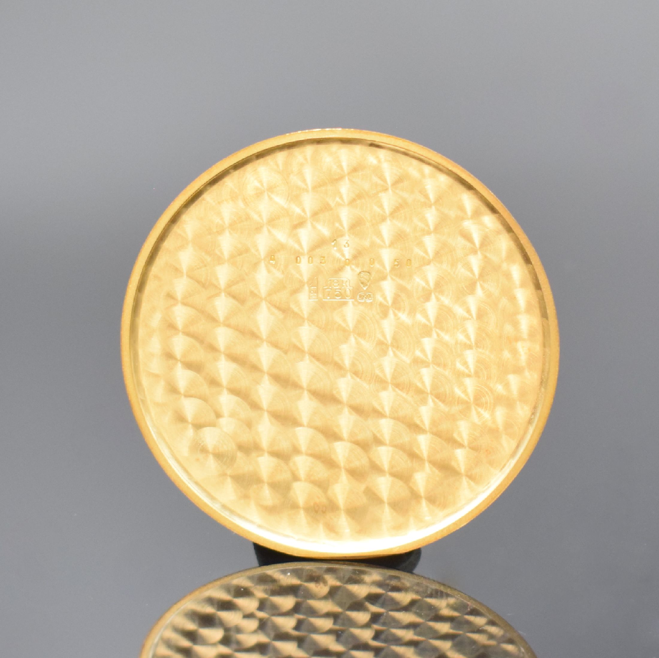 Detail b: Offene Taschenuhr mit Kaliber IWC 952 in GG 750/000, Schweiz um 1985, 3-teil. Gehäuse, Boden u. Glasrand aufgedr., weißes Zifferbl. m. röm. ...