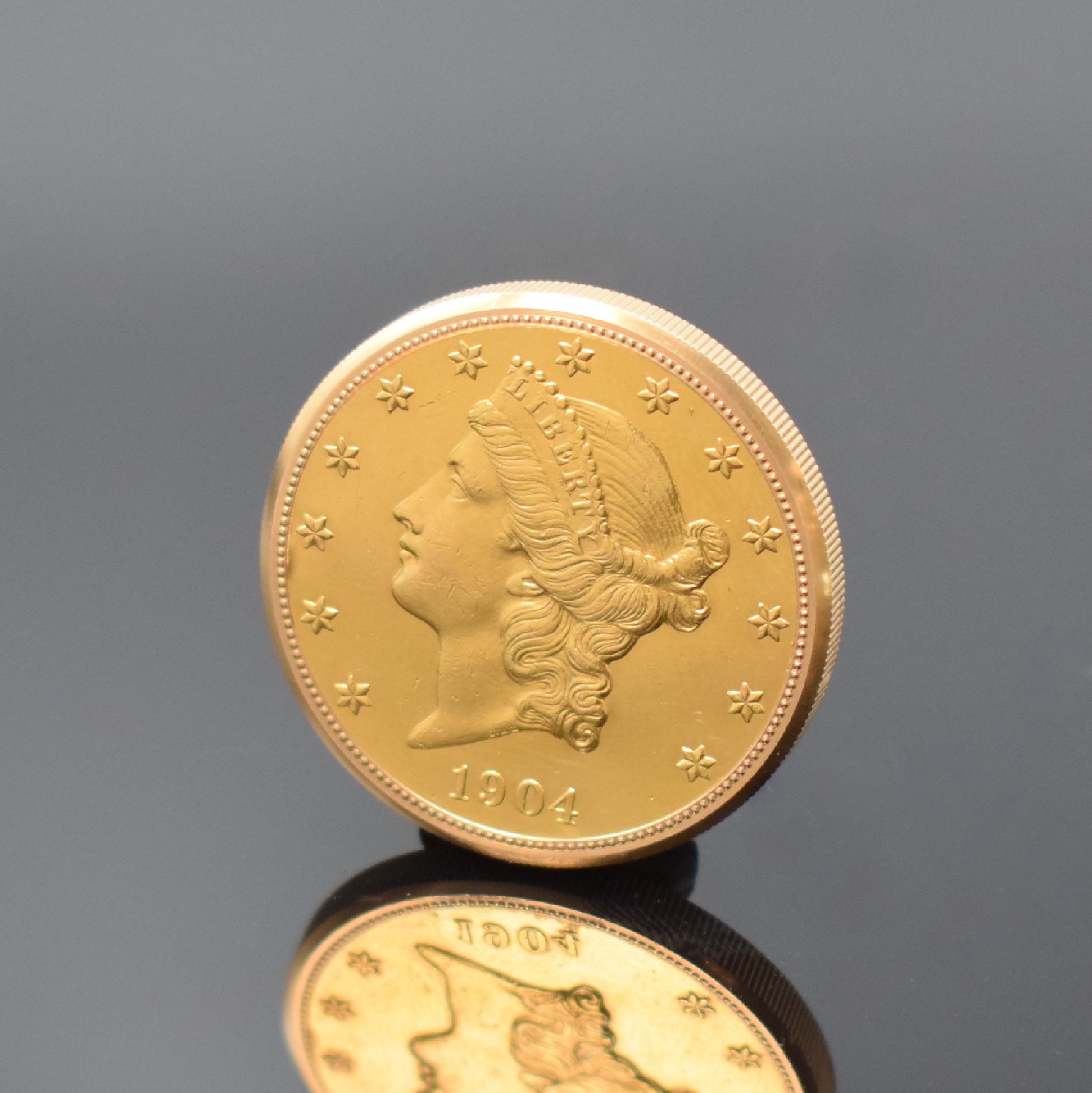 Detail f: Frackuhr in 20 US-DOLLAR Goldmünze, Schweiz um 1985, Handaufzug, Sprungdeckel öffnet durch versteckten Drücker außen bei 3, feines ausklappbares ...