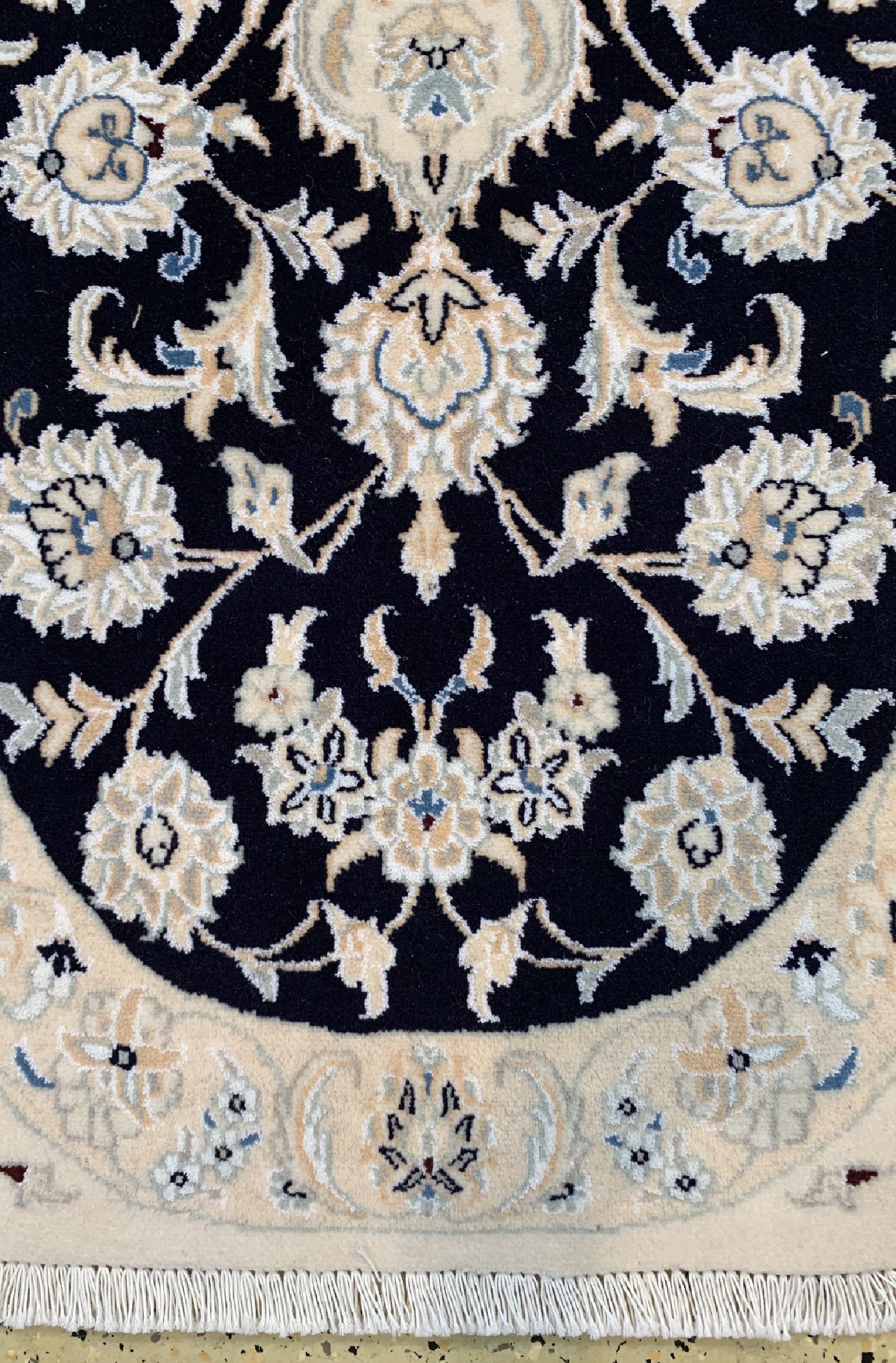 Detail b: Nain fein(9 La), Persien, ca. 30 Jahre, Korkwolle mit Seide, ca. 208 x 71 cm, ca. 500.000 Kn/qm, EHZ: 1-2