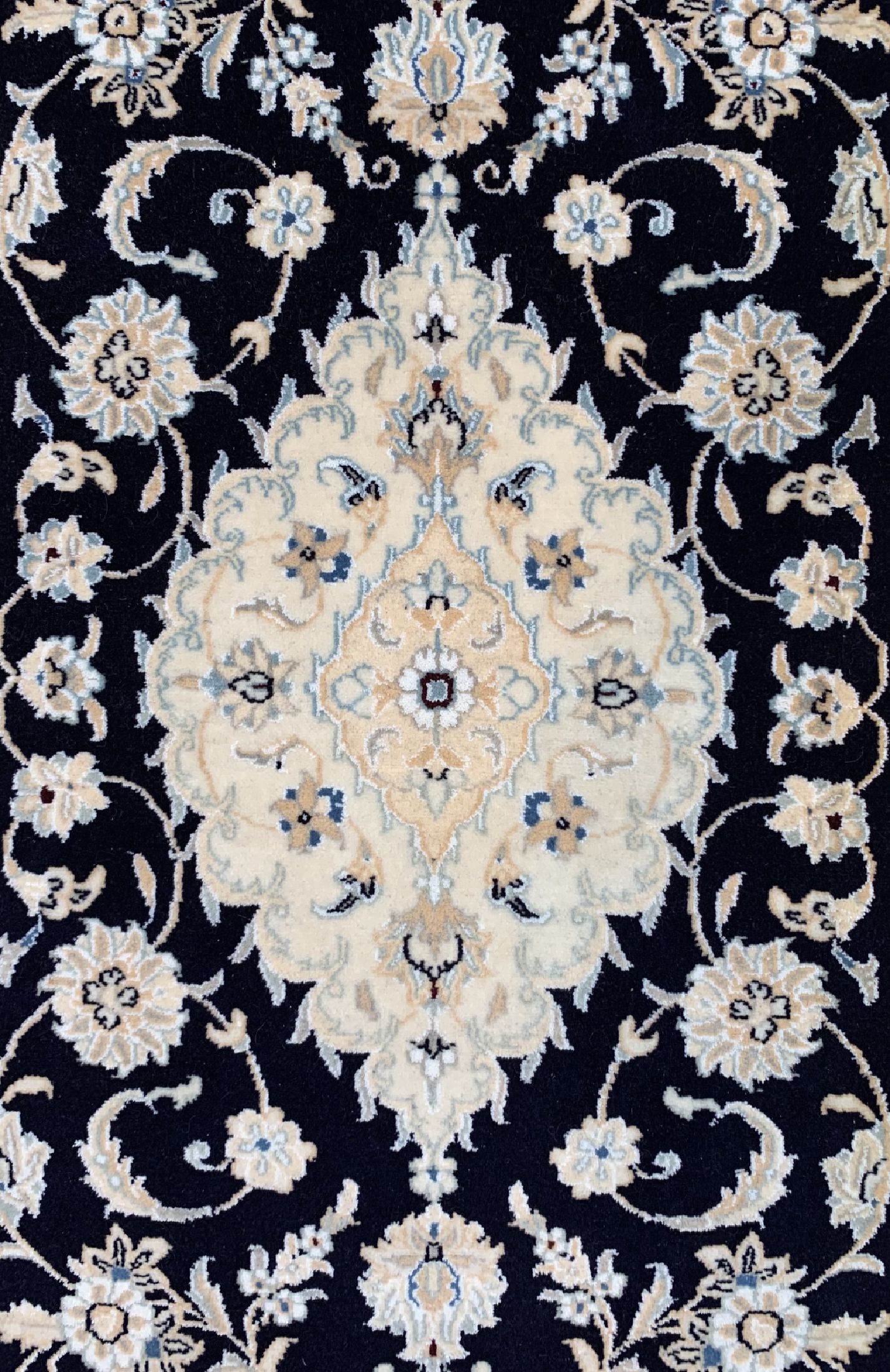 Detail c: Nain fein(9 La), Persien, ca. 30 Jahre, Korkwolle mit Seide, ca. 208 x 71 cm, ca. 500.000 Kn/qm, EHZ: 1-2