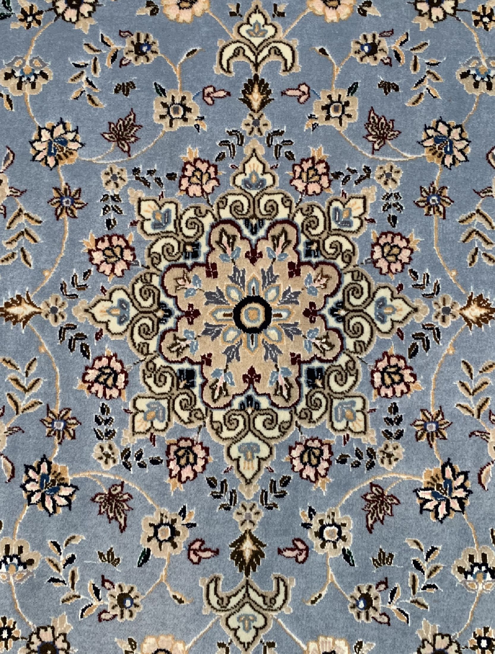 Detail c: Nain fein(6 La), Persien, ca. 30 Jahre, Korkwolle mit Seide, ca. 105 x 105 cm, EHZ: 1-2