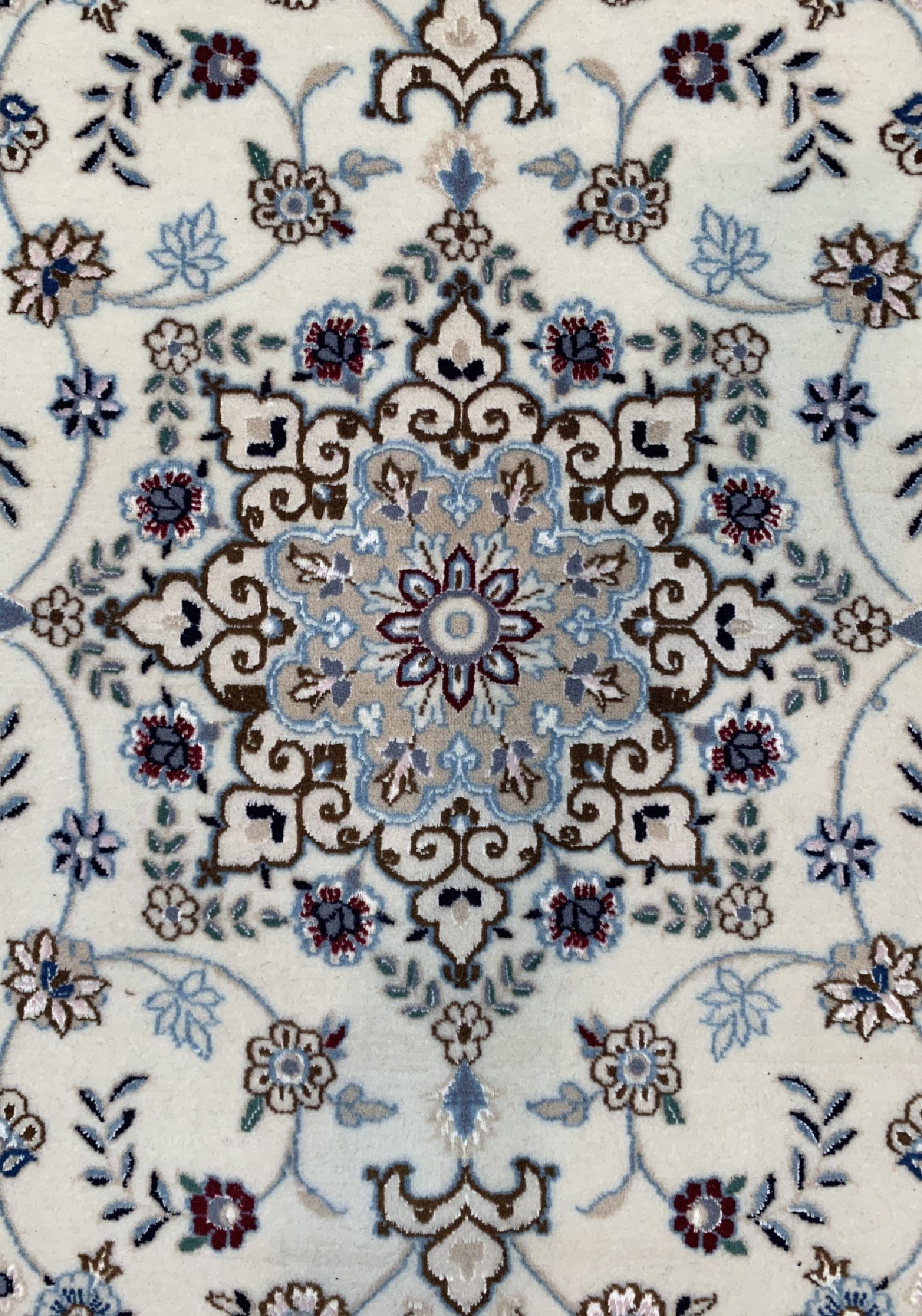 Detail c: Nain fein(6 La), Persien, ca. 30 Jahre, Korkwolle mit Seide, ca. 104 x 102 cm, EHZ: 1-2