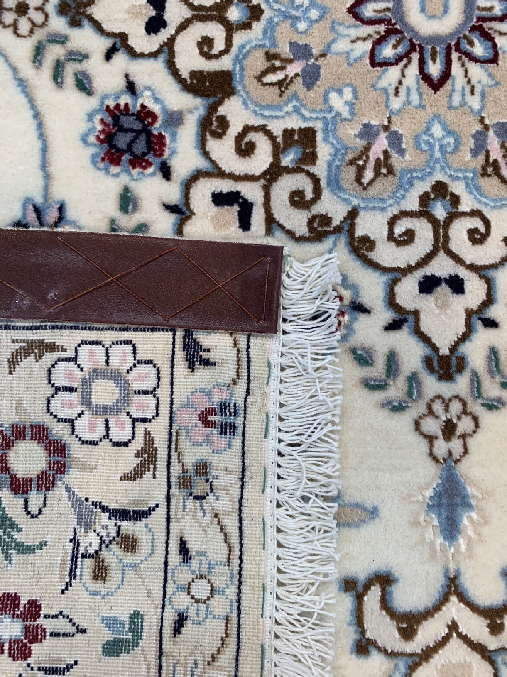 Detail d: Nain fein(6 La), Persien, ca. 30 Jahre, Korkwolle mit Seide, ca. 104 x 102 cm, EHZ: 1-2