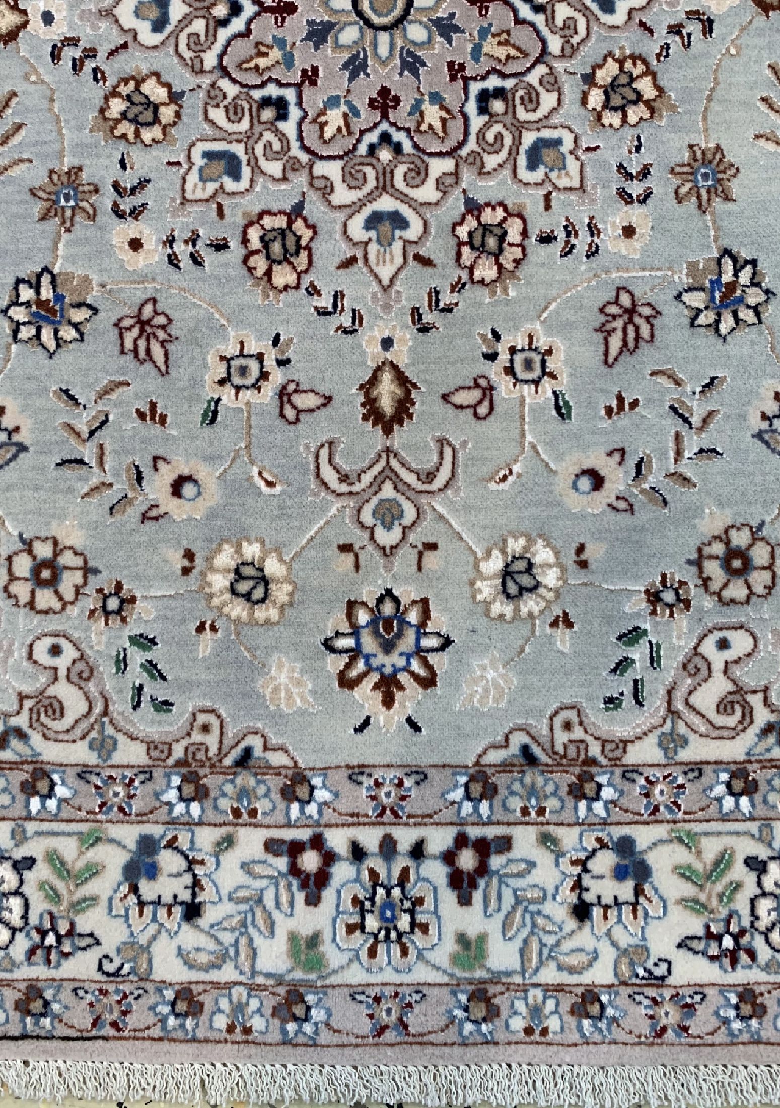 Detail b: Nain fein(6 La), Persien, ca. 30 Jahre, Korkwolle mit Seide, ca. 107 x 105 cm, EHZ: 1-2