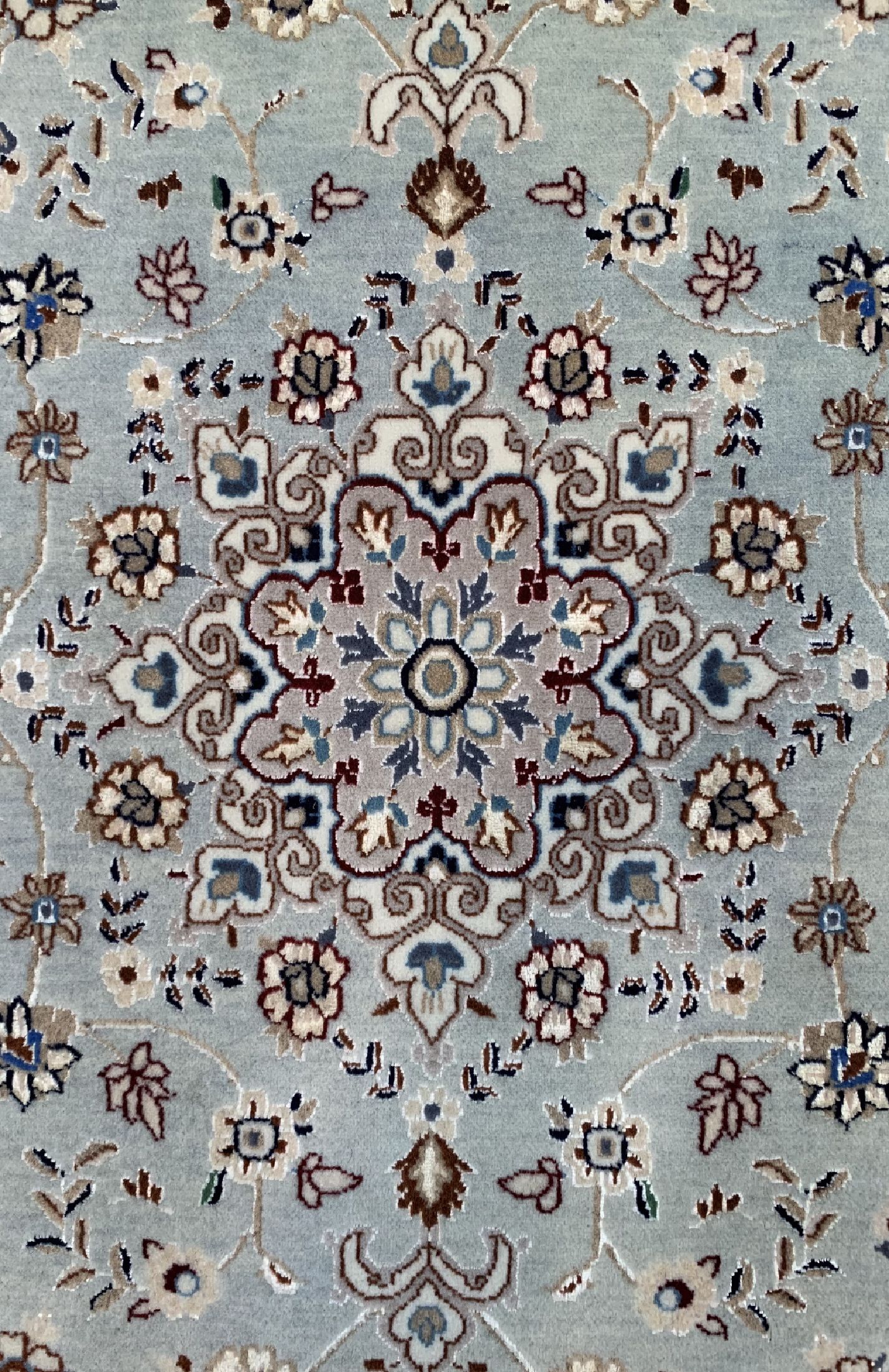 Detail c: Nain fein(6 La), Persien, ca. 30 Jahre, Korkwolle mit Seide, ca. 107 x 105 cm, EHZ: 1-2