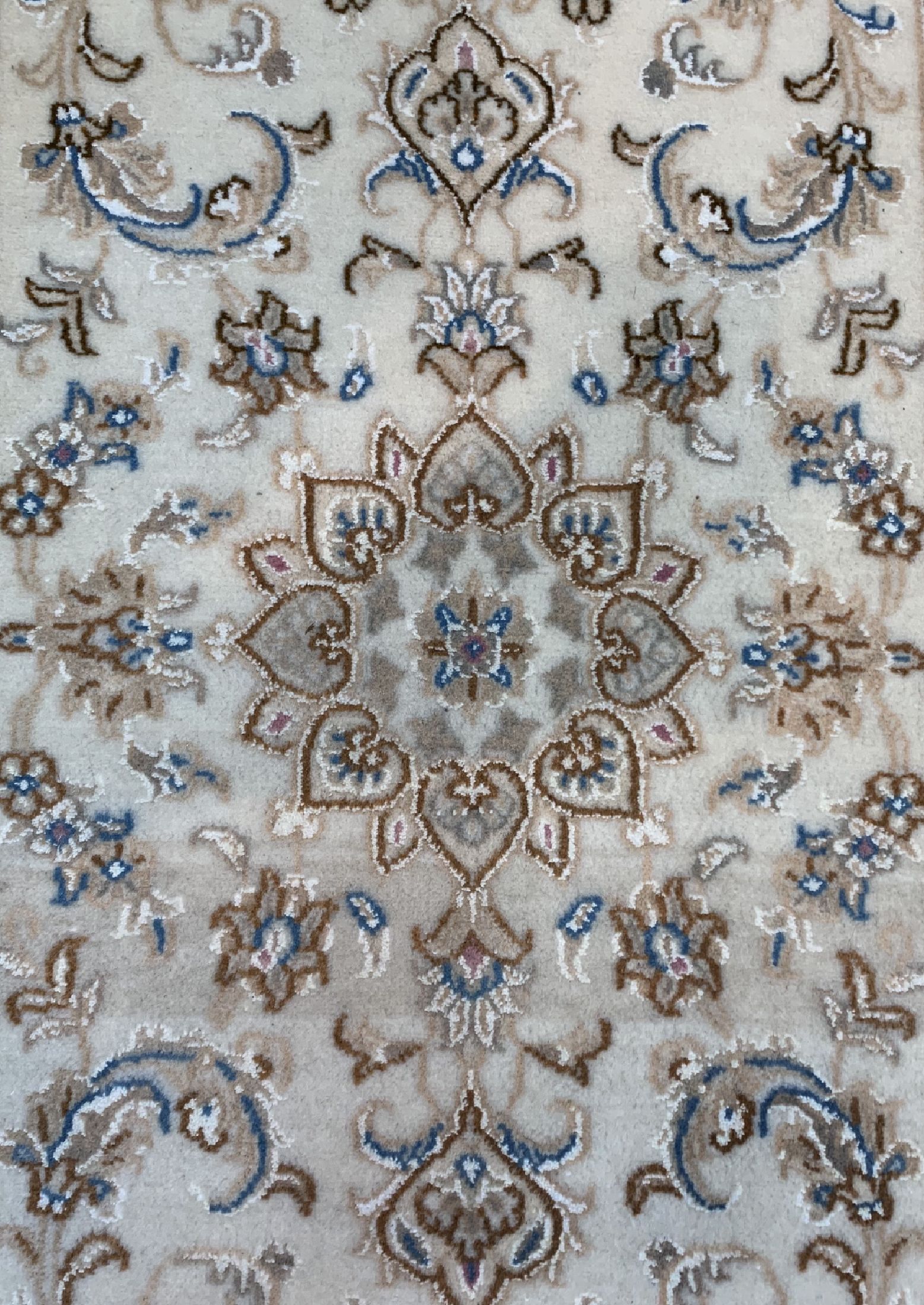 Detail e: 3 Lots Nain fein(9 La), Persien, ca. 30 Jahre, Korkwolle mit Seide, ca. 120 x 82 cm, & ca. 90 x 60 cm, EHZ: 1-2