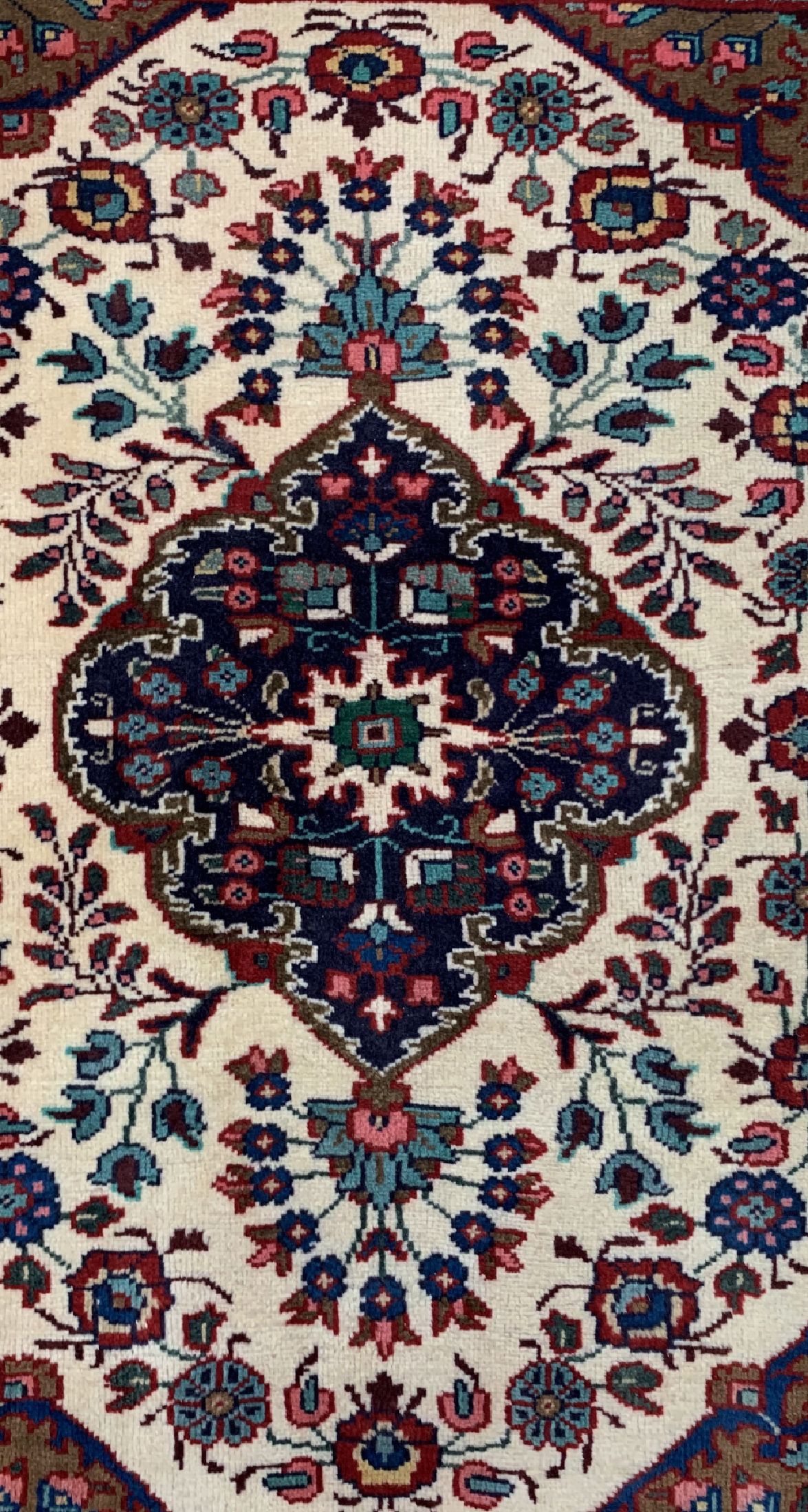 Detail g: Konvolut aus 4 Persische Brücken, Mud fein, ca. 113 x 98 cm, Bidjar alt, ca. 117 x 88 cm, Sarogh fein, ca. 112 x 68 cm, Sarogh, ca. 85 72 cm, EHZ: ...