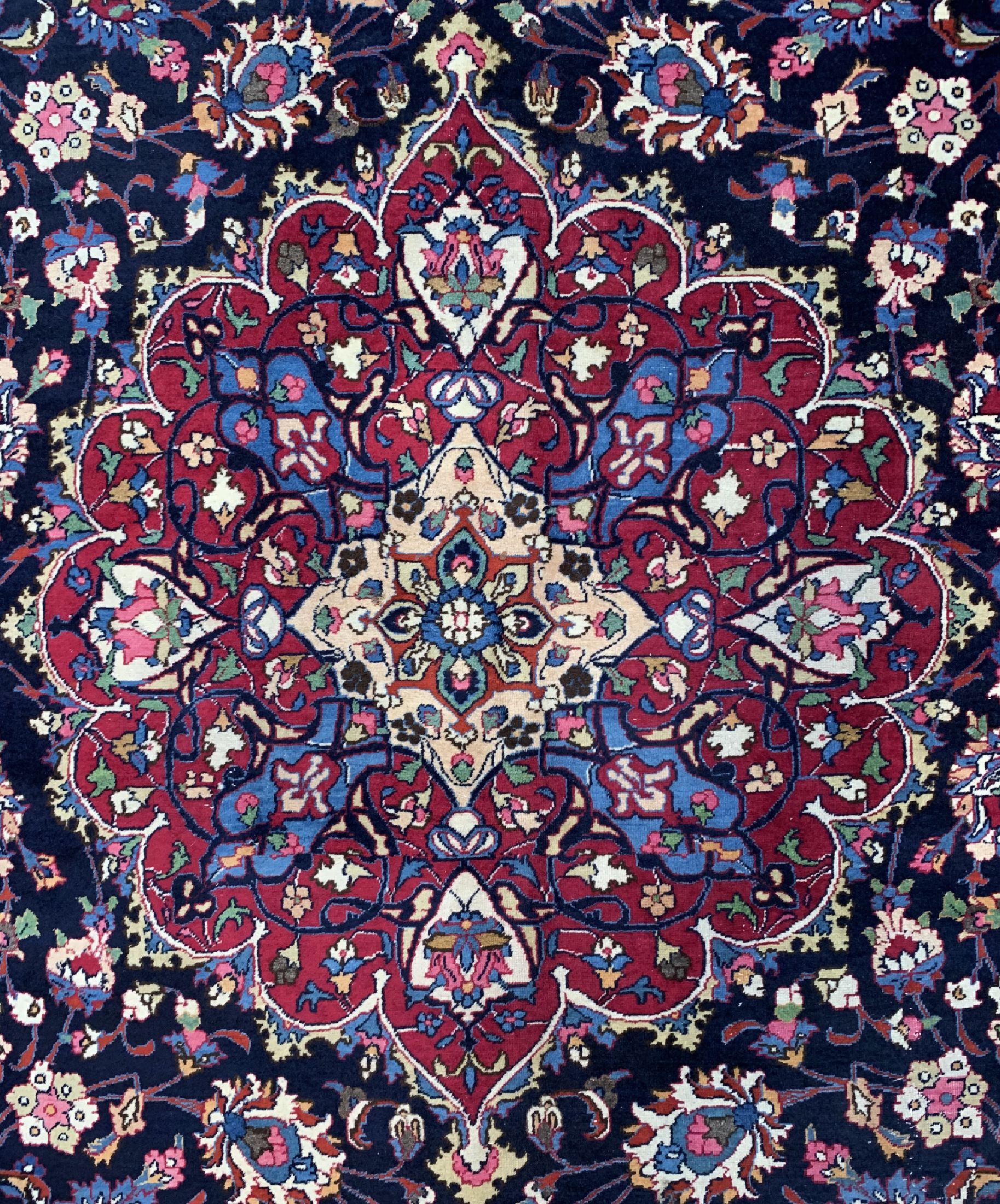 Detail c: Mesched, Persien, um 1960, Wolle auf Baumwolle, ca. 410 x 300 cm, EHZ: 2-3