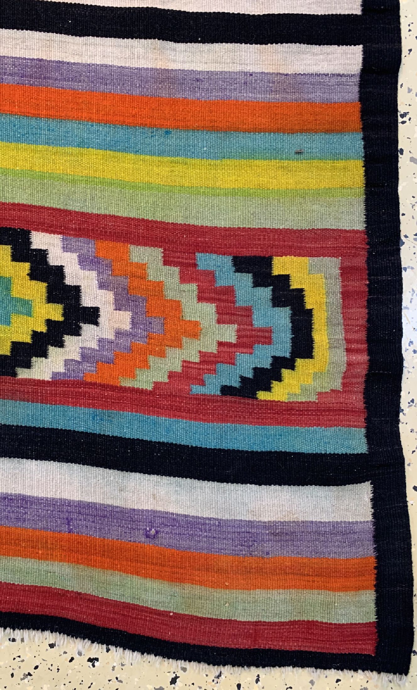 Detail a: Kelim, Marokko, ca. 60 Jahre, Wolle auf Wolle, ca. 360 x 177 cm, EHZ: 2-3, (kleine Löcher)