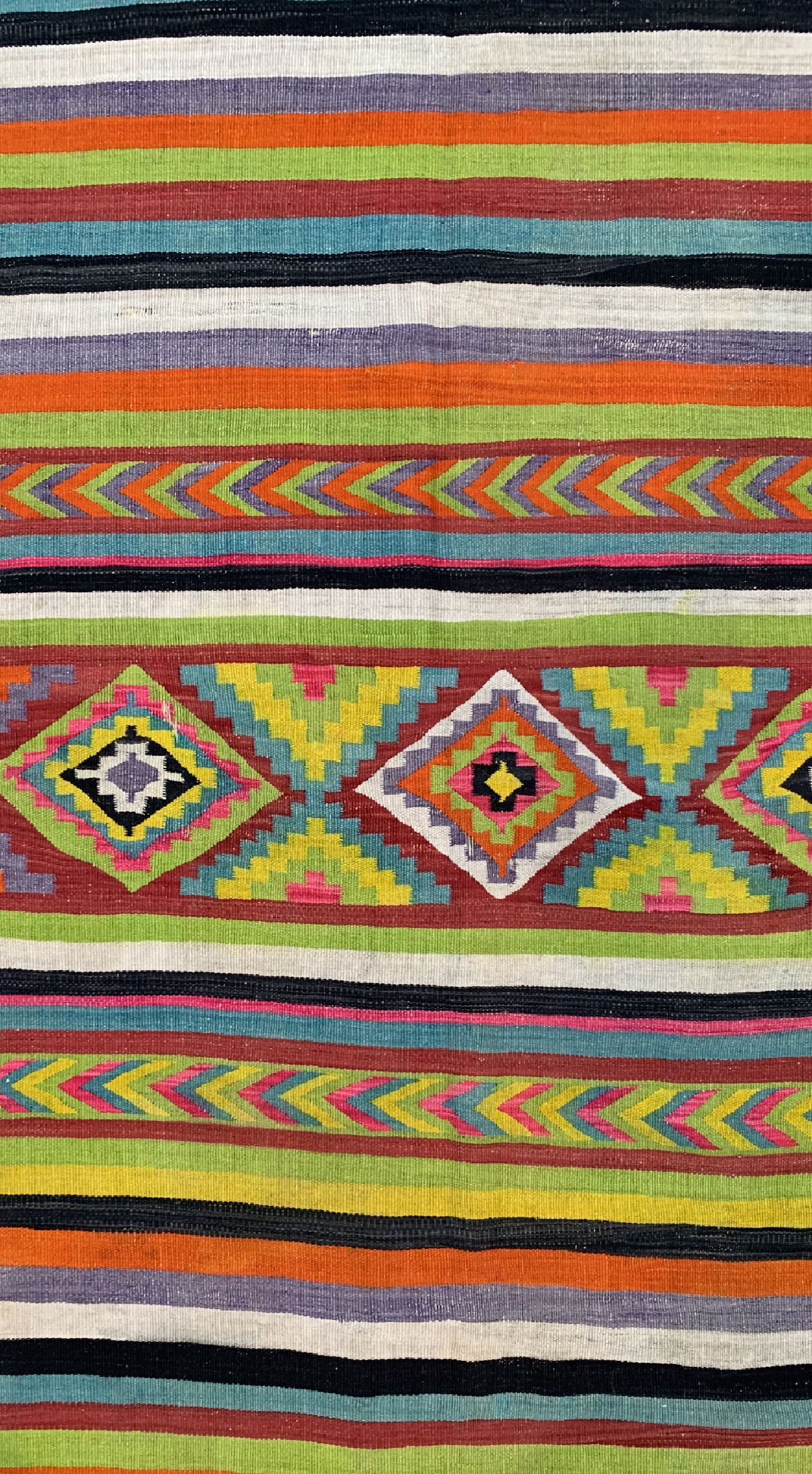 Detail c: Kelim, Marokko, ca. 60 Jahre, Wolle auf Wolle, ca. 360 x 177 cm, EHZ: 2-3, (kleine Löcher)