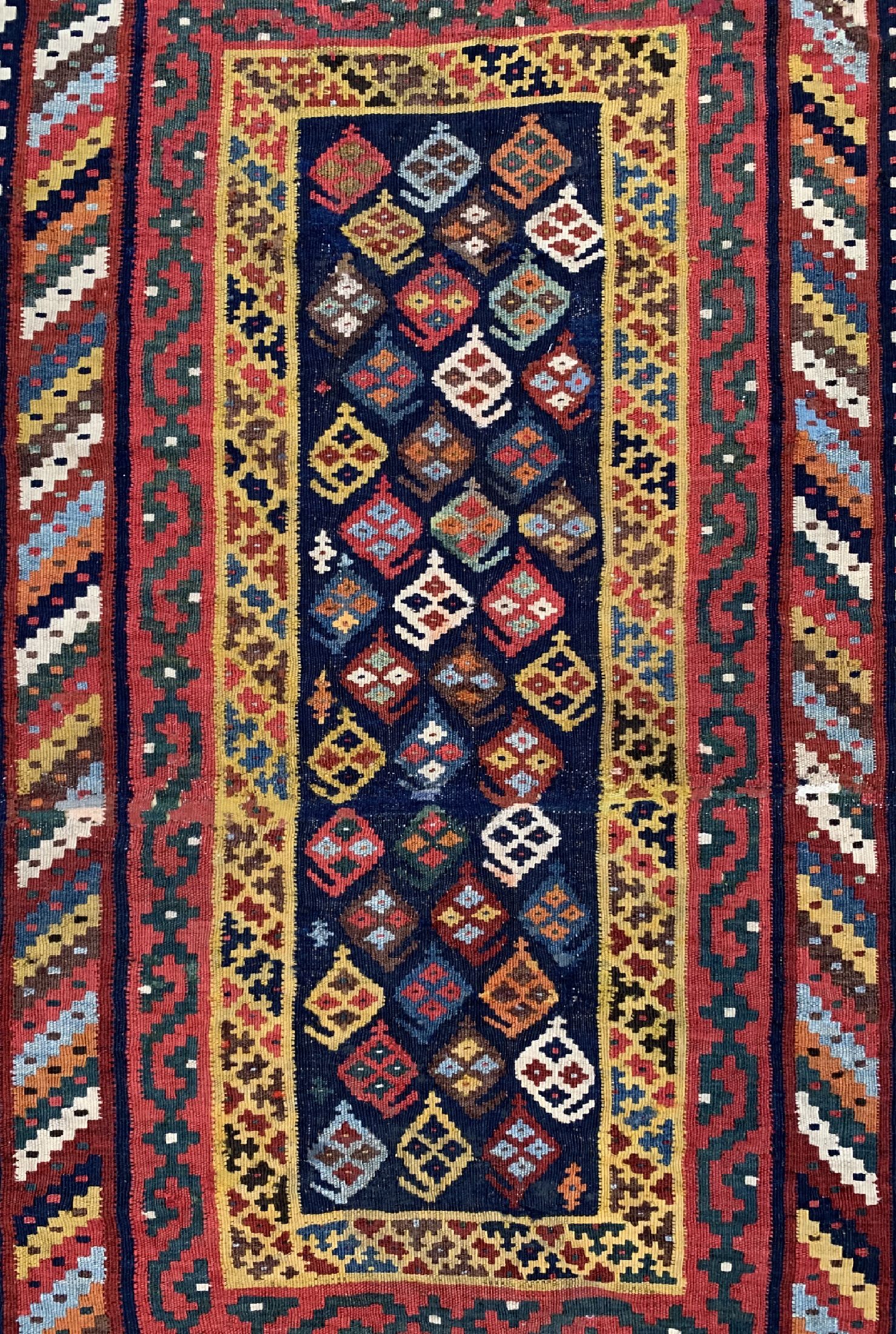 Detail b: Shahsawan Kelim, Persien, um 1940, Wolle auf Wolle, ca. 178 x 100 cm, EHZ: 2(restauriert).