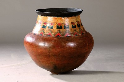 Image 26678723 - Large storage vessel, Peru, based on an antique model, probably around 1900, ceramic, painted, slightly rest. or signs of age, height approx. 47 cm