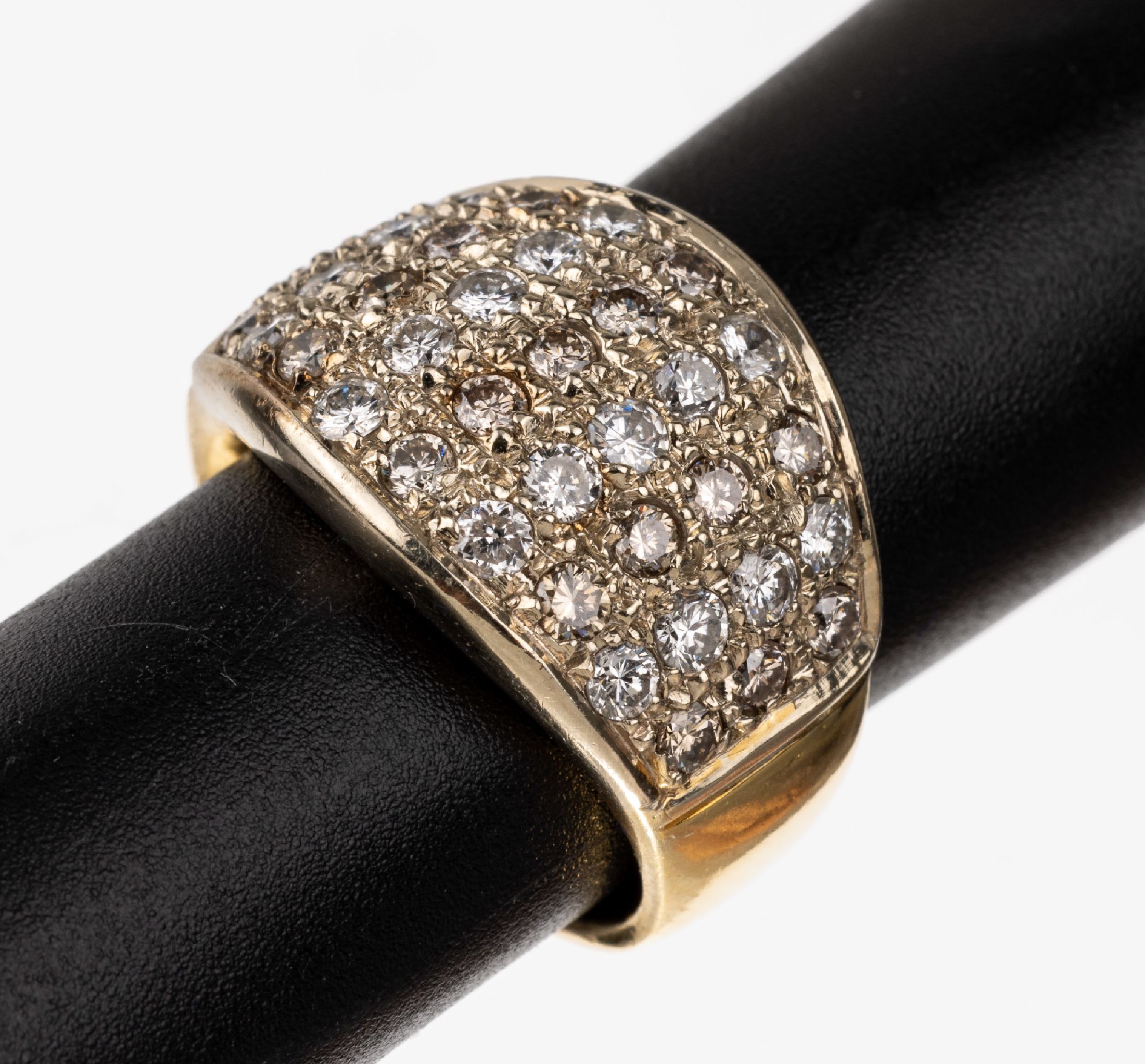 Detail a: 18 kt Gold Brillant-Ring, GG 750/000, 37 Brillanten zus. ca. 2.0 ct Weiß-get.Weiß/vs-p,RW 53, ca. 11.8 g