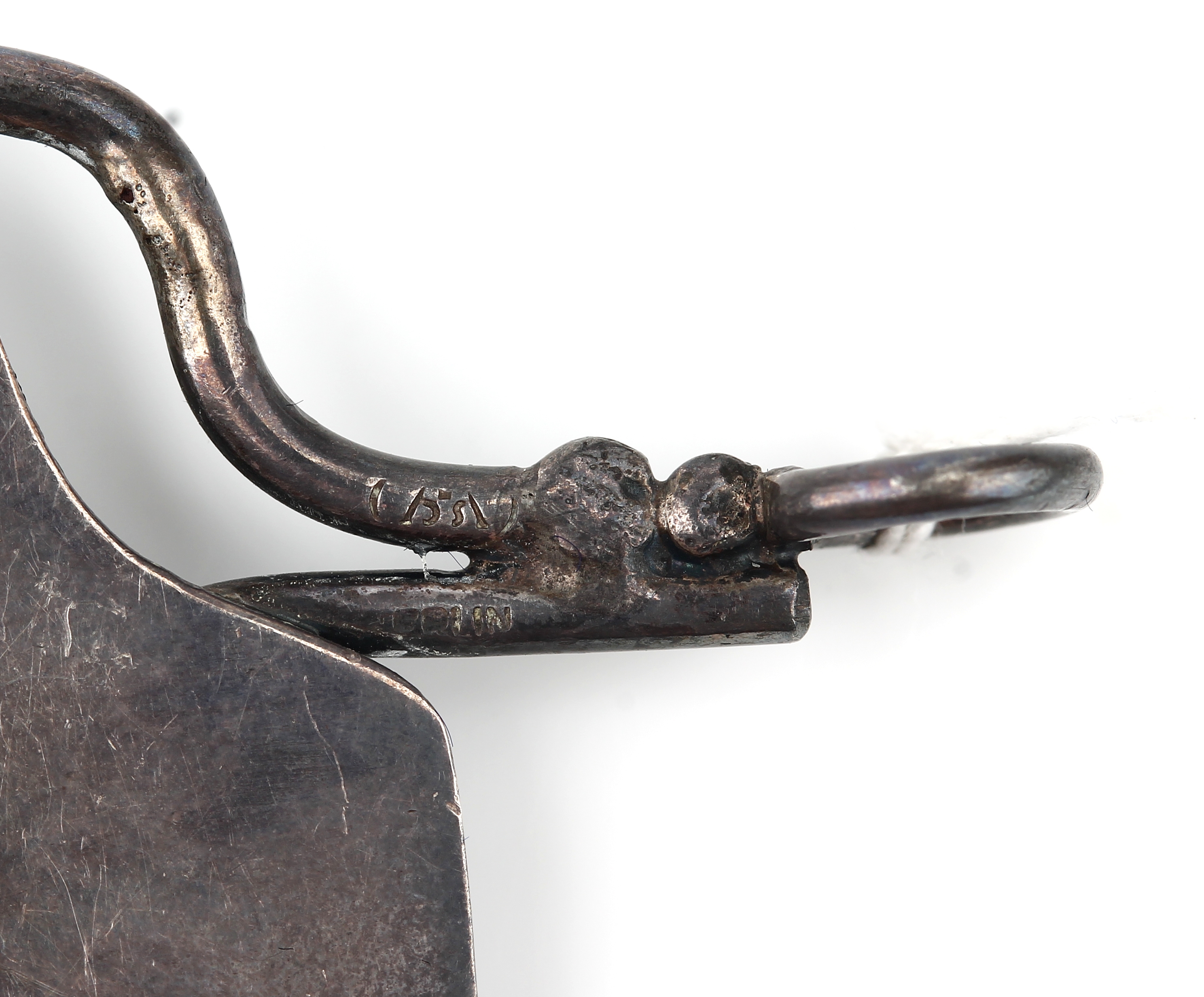 Detail b: Anhänger mit Achat, Silber, 1950/60er Jahre, Meistermarke ungedeutet, mittig Landschaftsachatcabochon, erhaben gefasst, ausgefallenes Design, mit ...