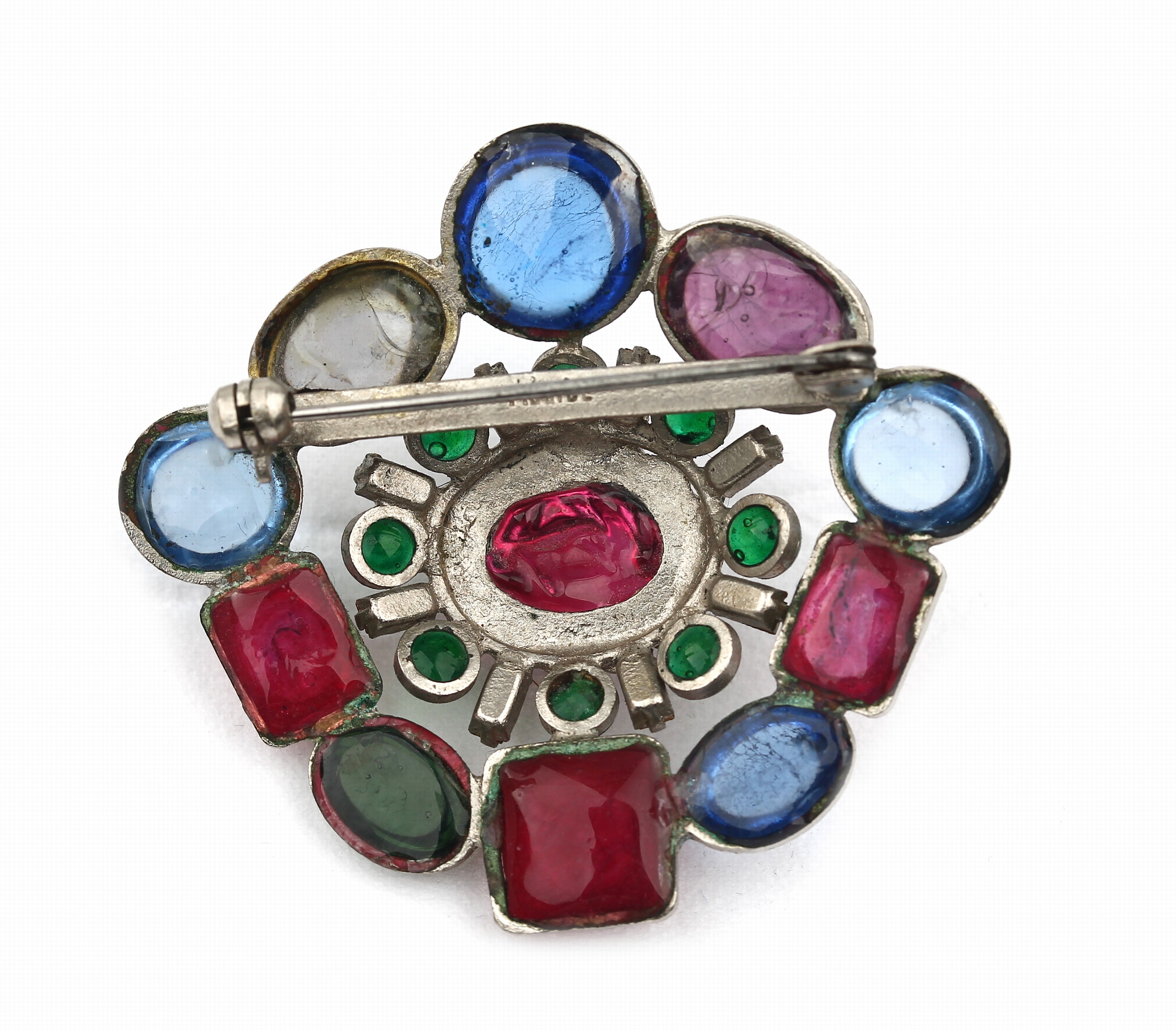 Detail a: Brosche mit Pate-de-Verre, Frankreich, Gripoix 1930er Jahre, Metall, abstrakt florales Design, eingetropftes Pate- de-Verre in versch. Farben, ...