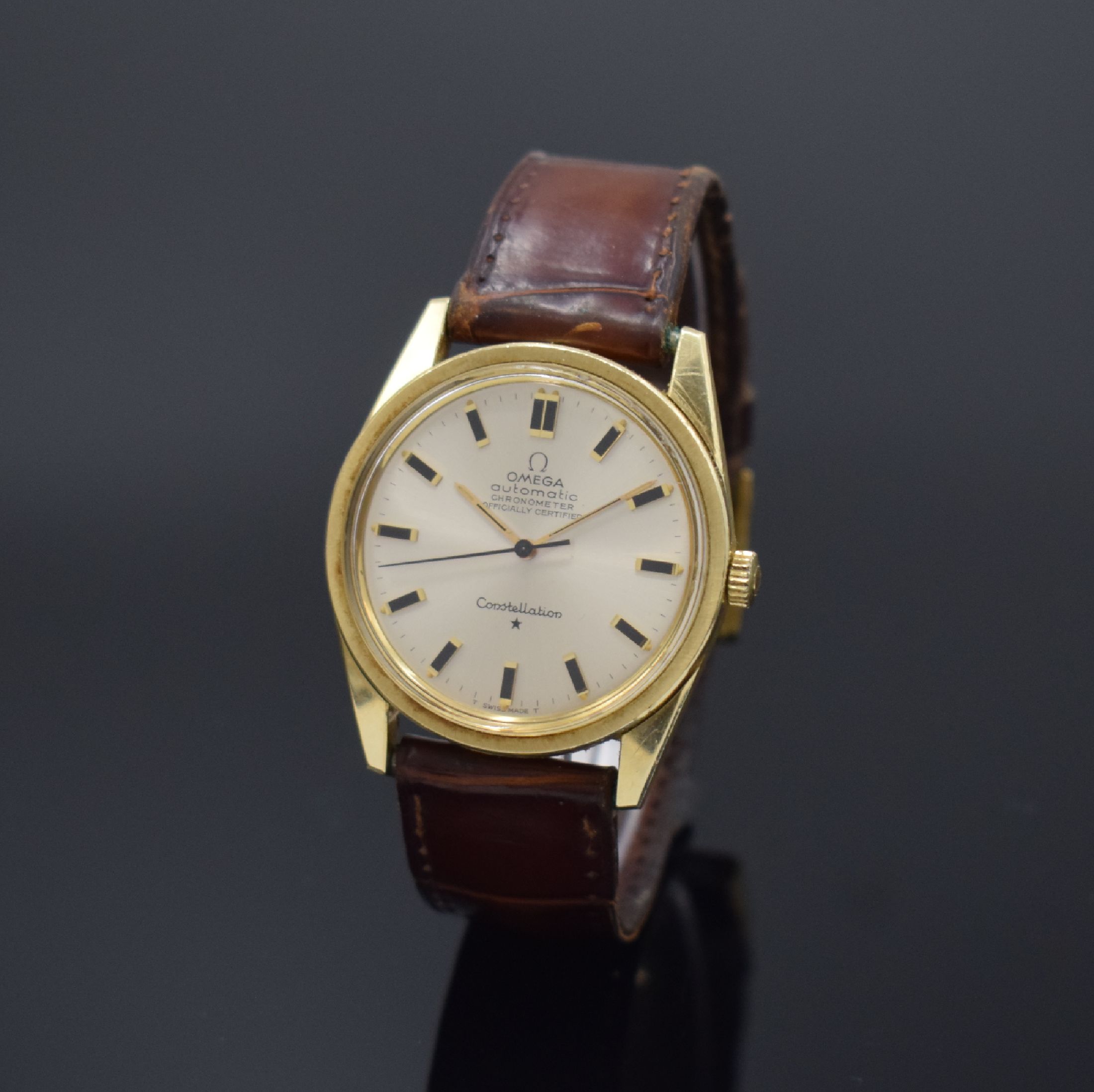 OMEGA Constellation Herrenarmbanduhr Chronometer Referenz 167.021, Schweiz um 1968, Automatik, Edelstahlgeh. m. Goldhaube, verschr. Boden m. ...