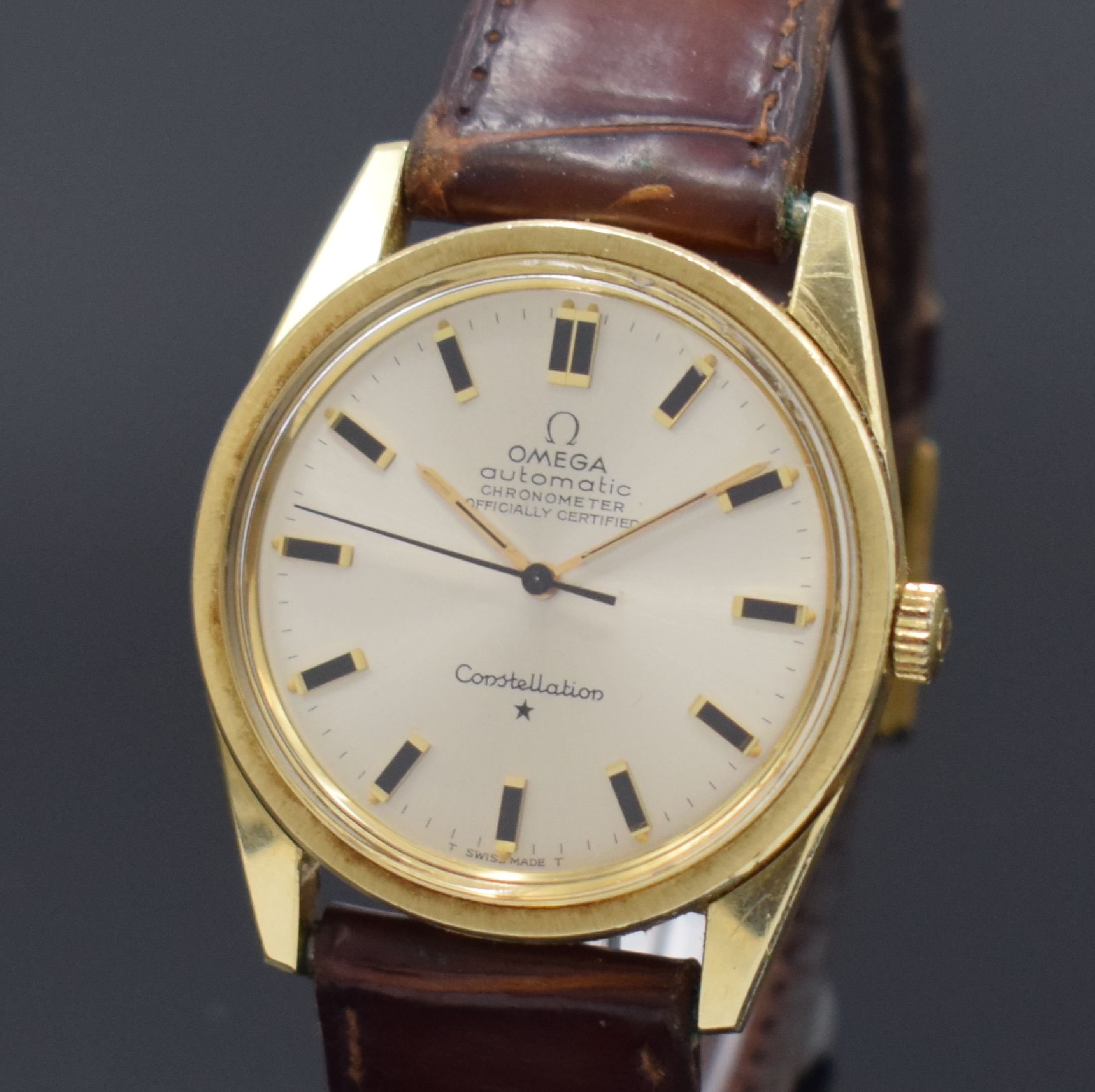 Detail a: OMEGA Constellation Herrenarmbanduhr Chronometer Referenz 167.021, Schweiz um 1968, Automatik, Edelstahlgeh. m. Goldhaube, verschr. Boden m. ...