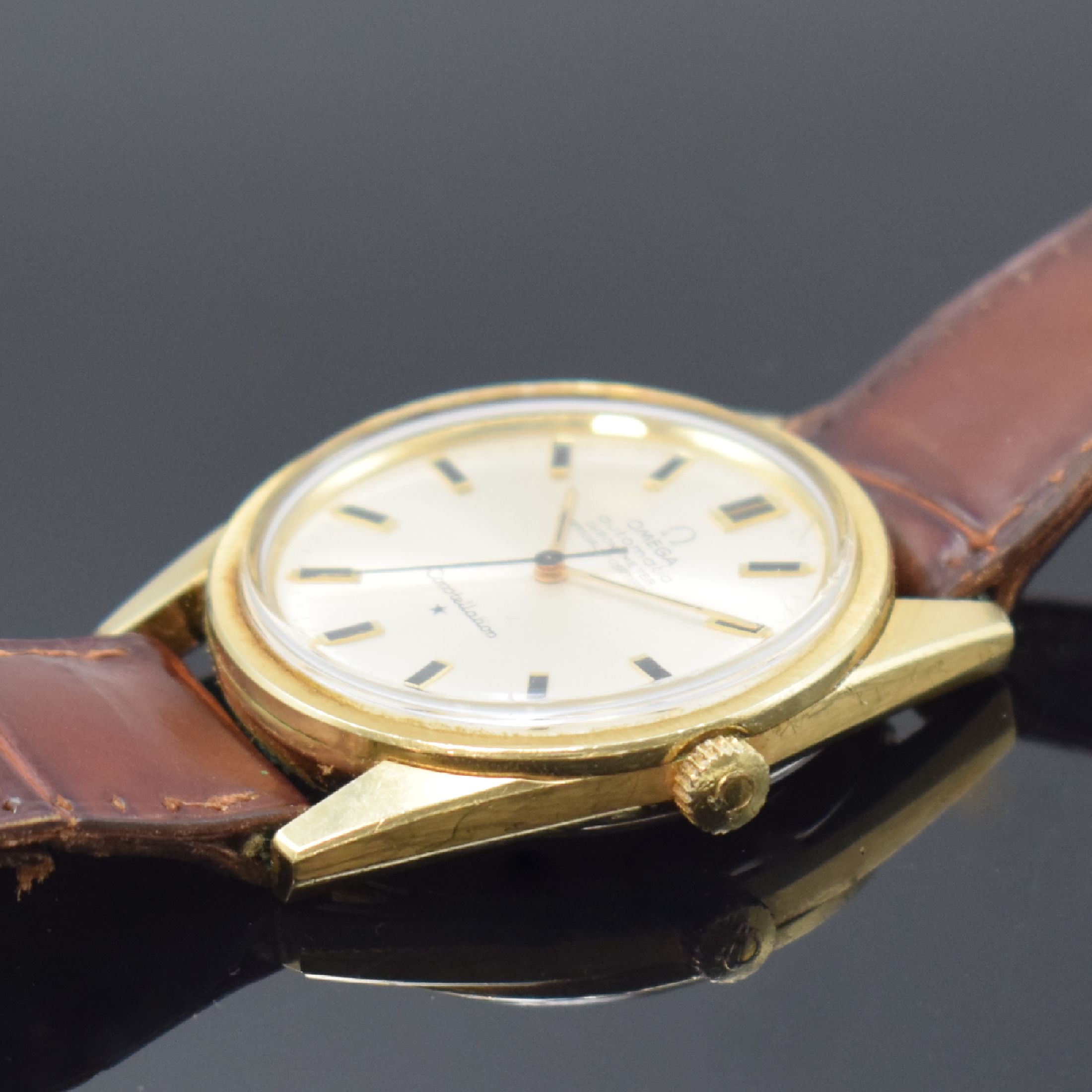 Detail c: OMEGA Constellation Herrenarmbanduhr Chronometer Referenz 167.021, Schweiz um 1968, Automatik, Edelstahlgeh. m. Goldhaube, verschr. Boden m. ...