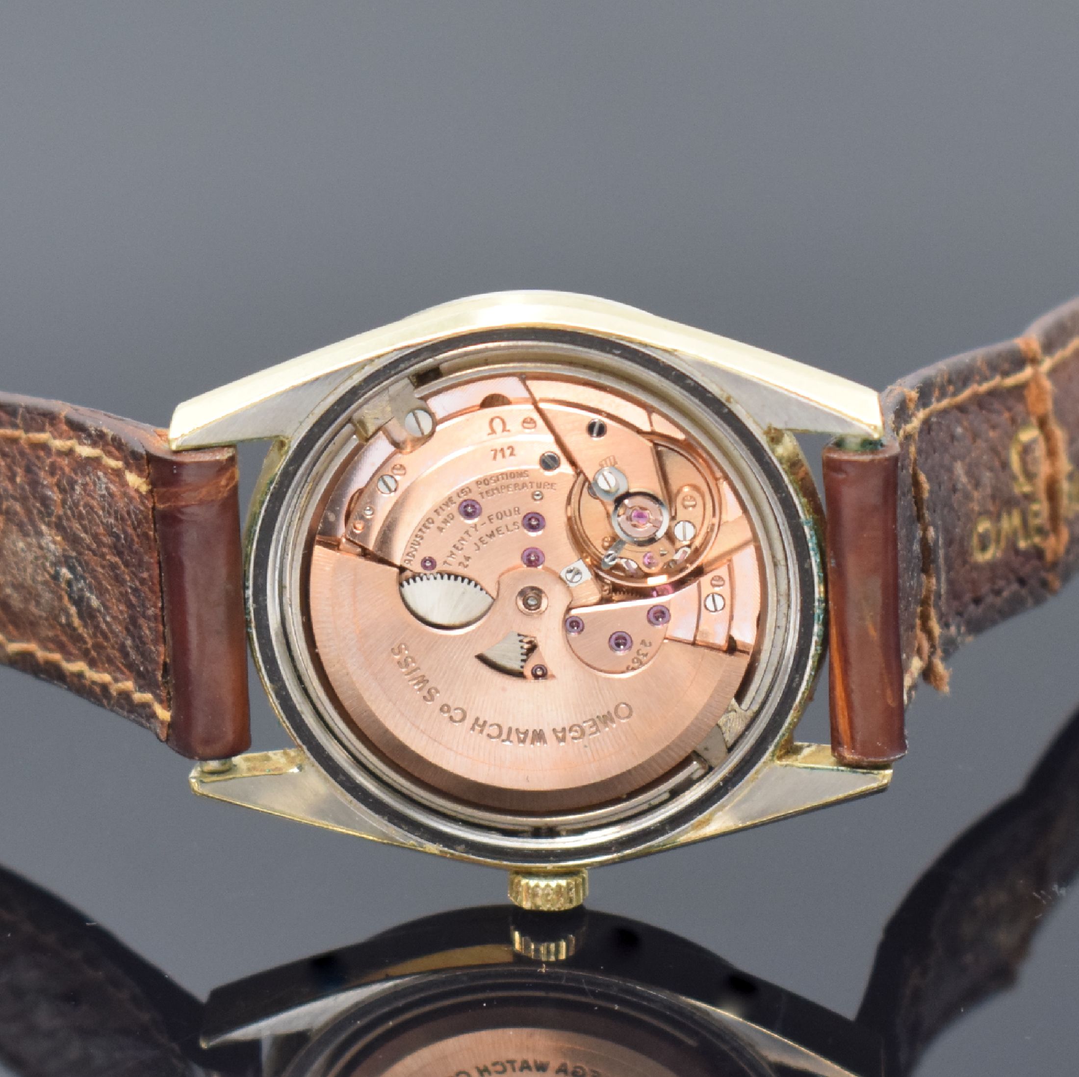 Detail f: OMEGA Constellation Herrenarmbanduhr Chronometer Referenz 167.021, Schweiz um 1968, Automatik, Edelstahlgeh. m. Goldhaube, verschr. Boden m. ...