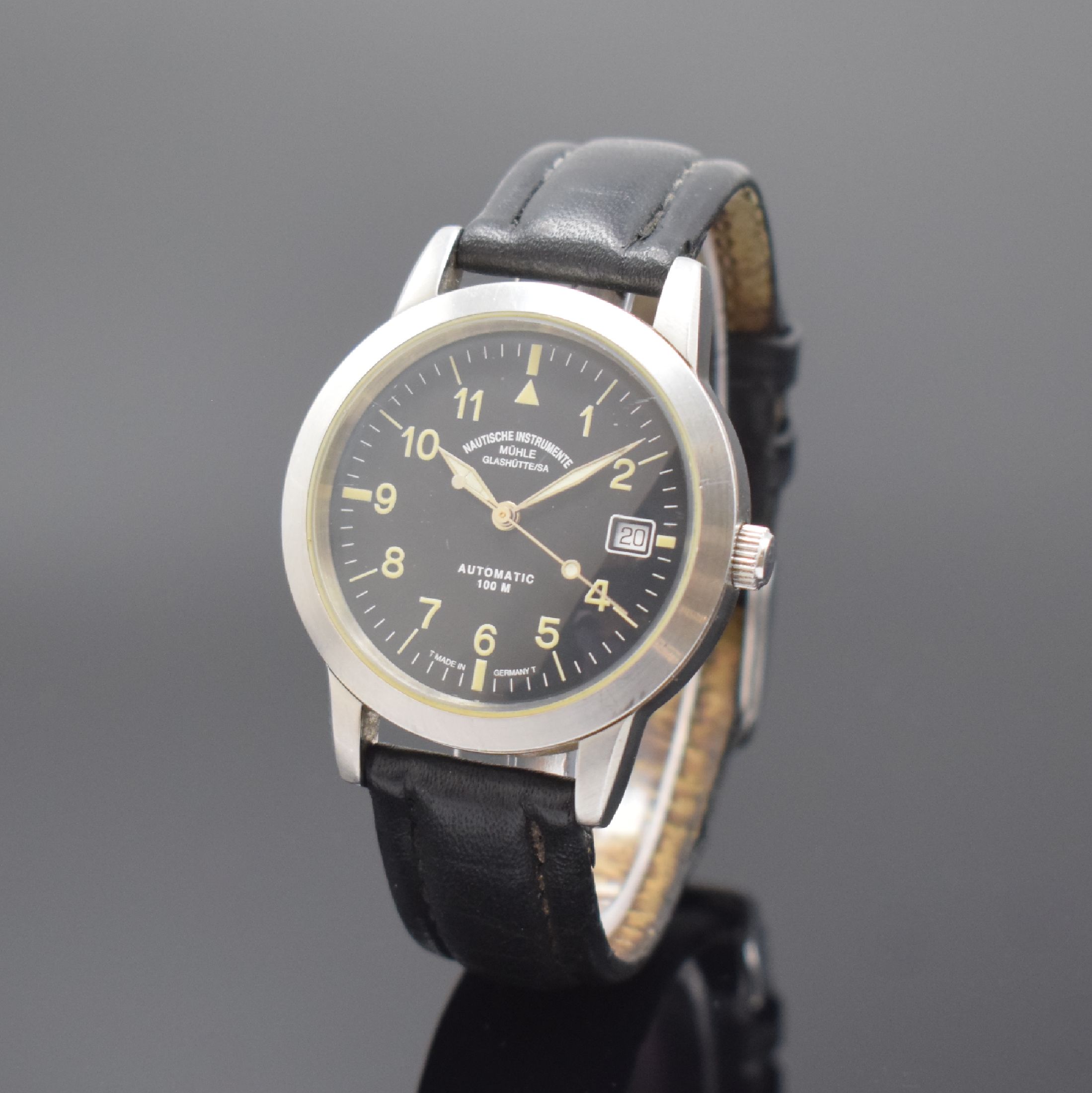 NAUTISCHE INSTRUMENTE MÜHLE GLASHÜTTE Sports M12 Herrenarmbanduhr in Stahl Referenz M12610, Deutschland um 2000, Automatik, Boden u. Krone ...