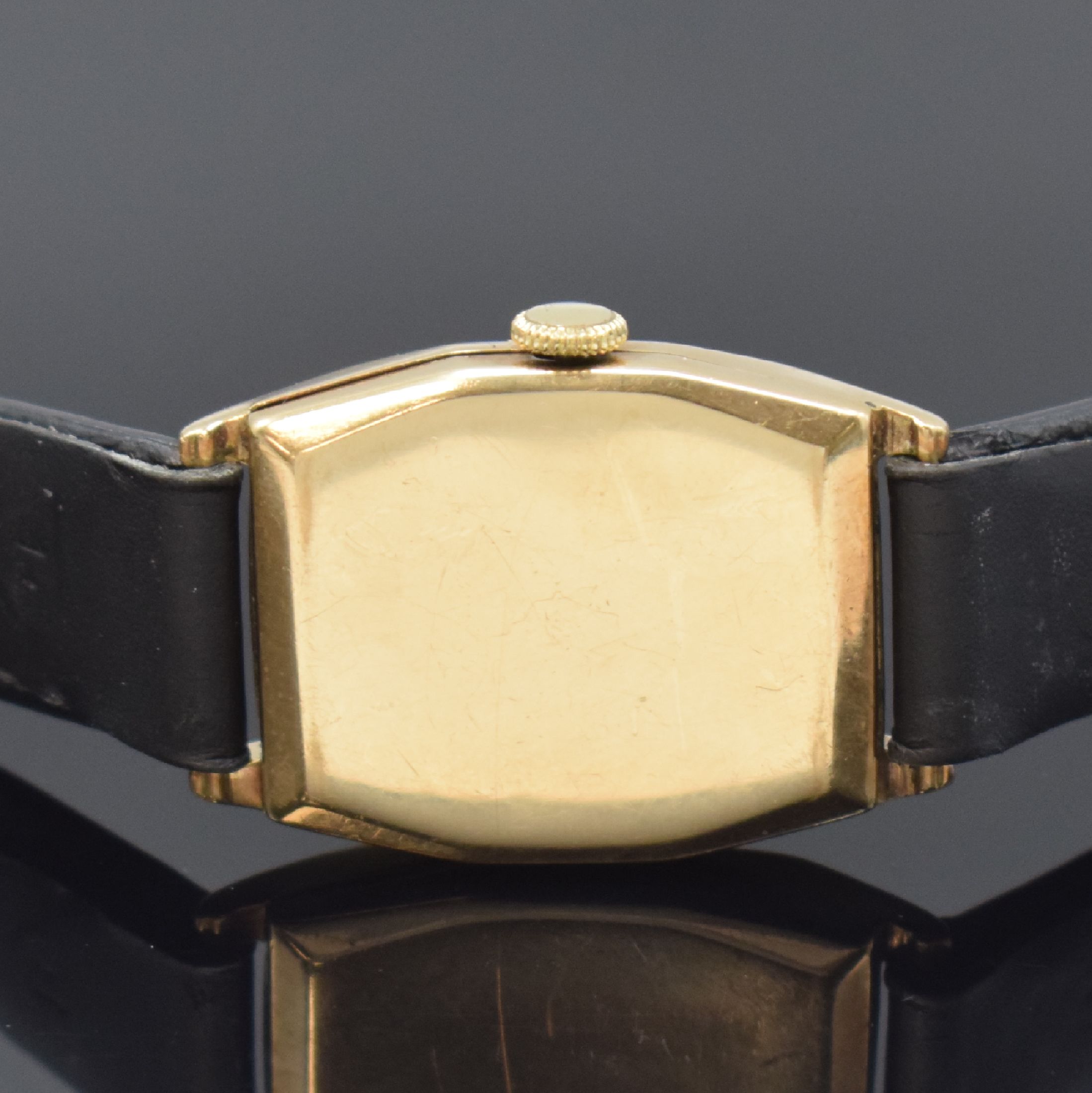 Detail c: Armbanduhr in RG 375/000, Schweiz/England 1930er Jahre, Handaufzug, Boden m. Scharniergeh., silb. restauriertes Zifferblatt m. späterem Druck, arab. ...