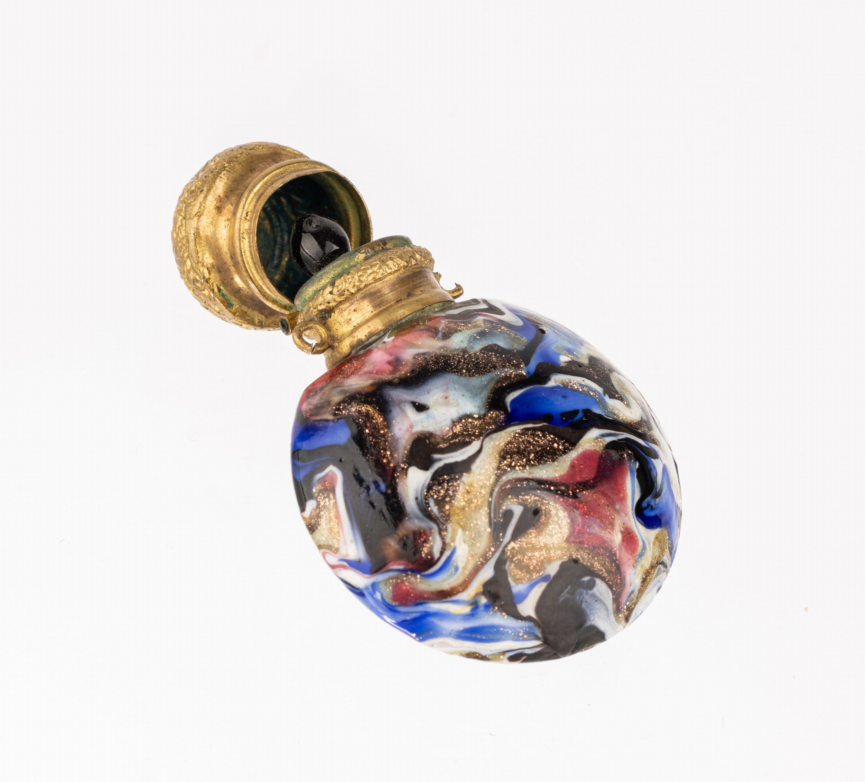Snuffbottle, Italien Murano 1835-1845, Schichtglas, zwischen den Schichten bunte Einschmelzungen mit Jaspiseffekt, als Ganzes in die Form geblasen, ...