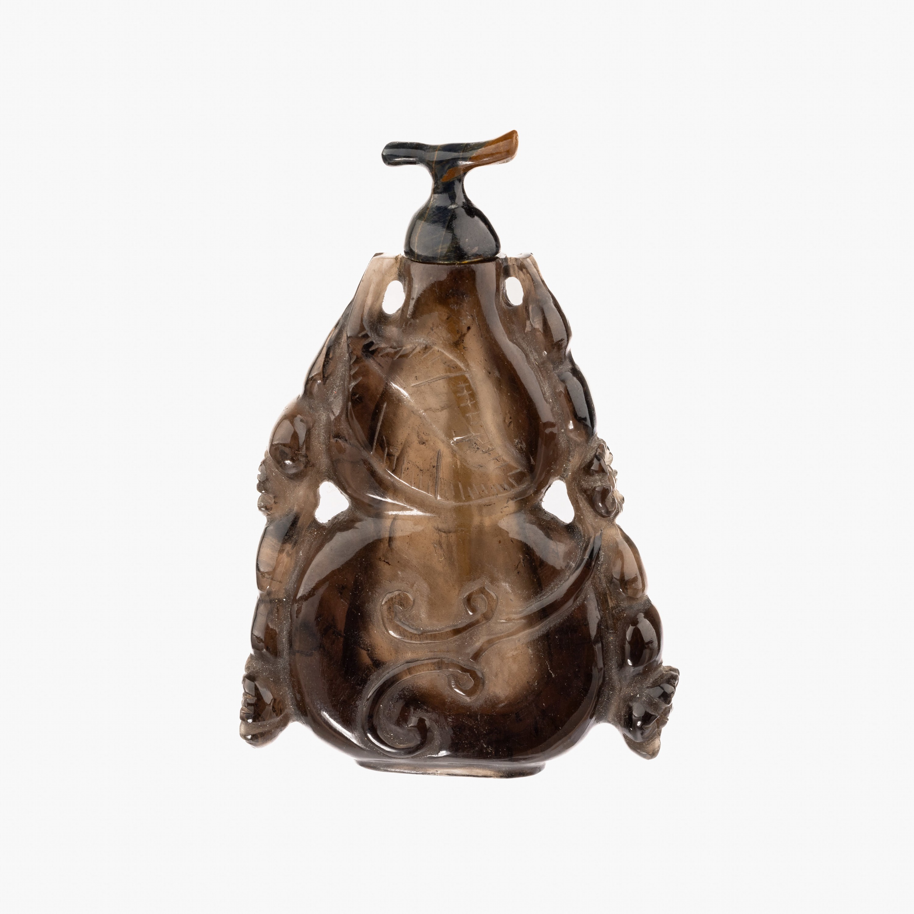 Snuffbottle aus Rauchquarz geschnitten, China 20. Jhd., Doppelkürbisform, Blütenver- zierung, Glückssymbolik, orig. Stöpsel, L ca. 8 cm