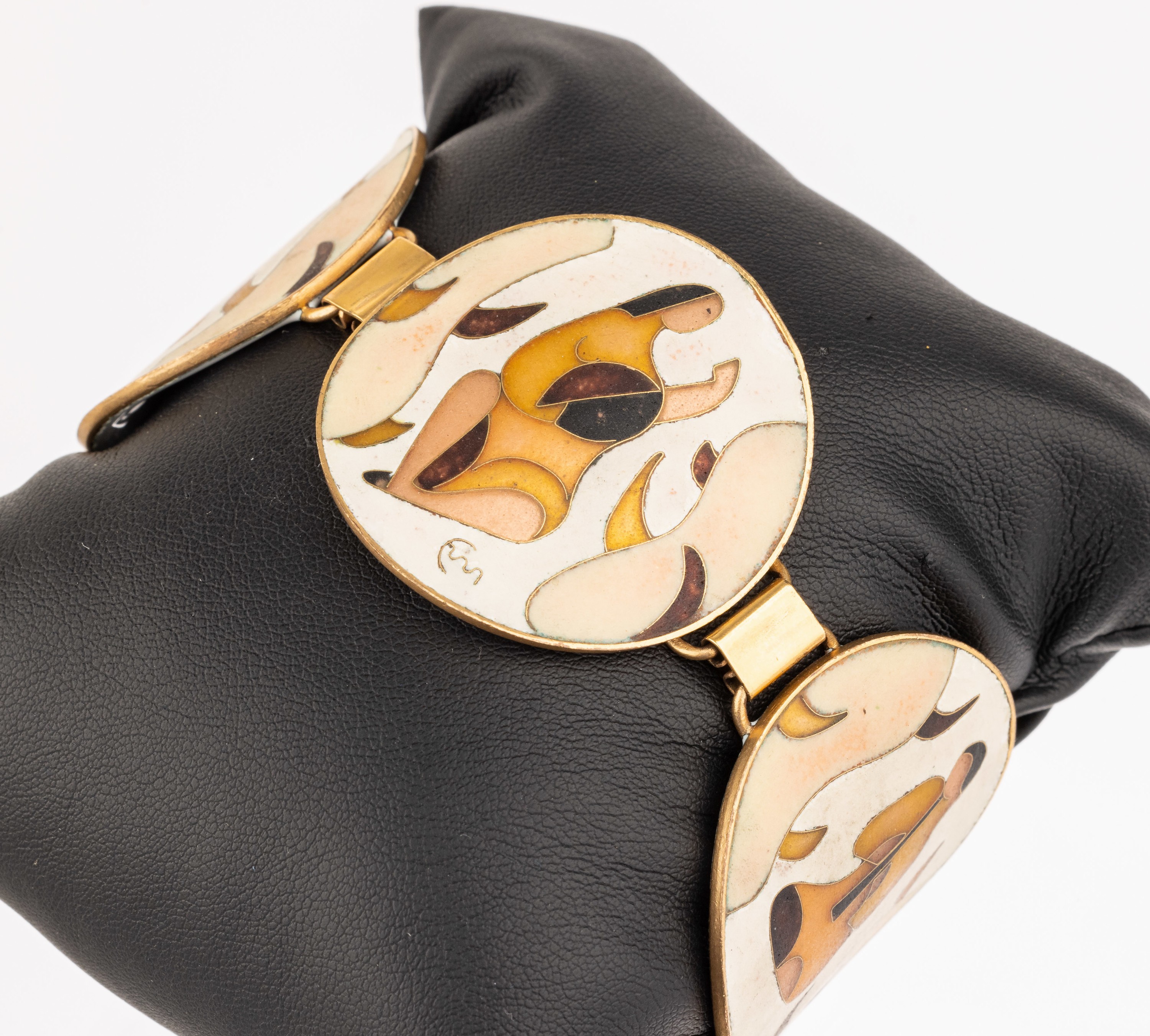 Künstlerarmband, 1950/1960er Jahre, Metall vergoldet, 3 gewölbte kreisförmige Glieder in Cloisonne-Technik a-la-bosse matt emaill., Kontraemail, ...