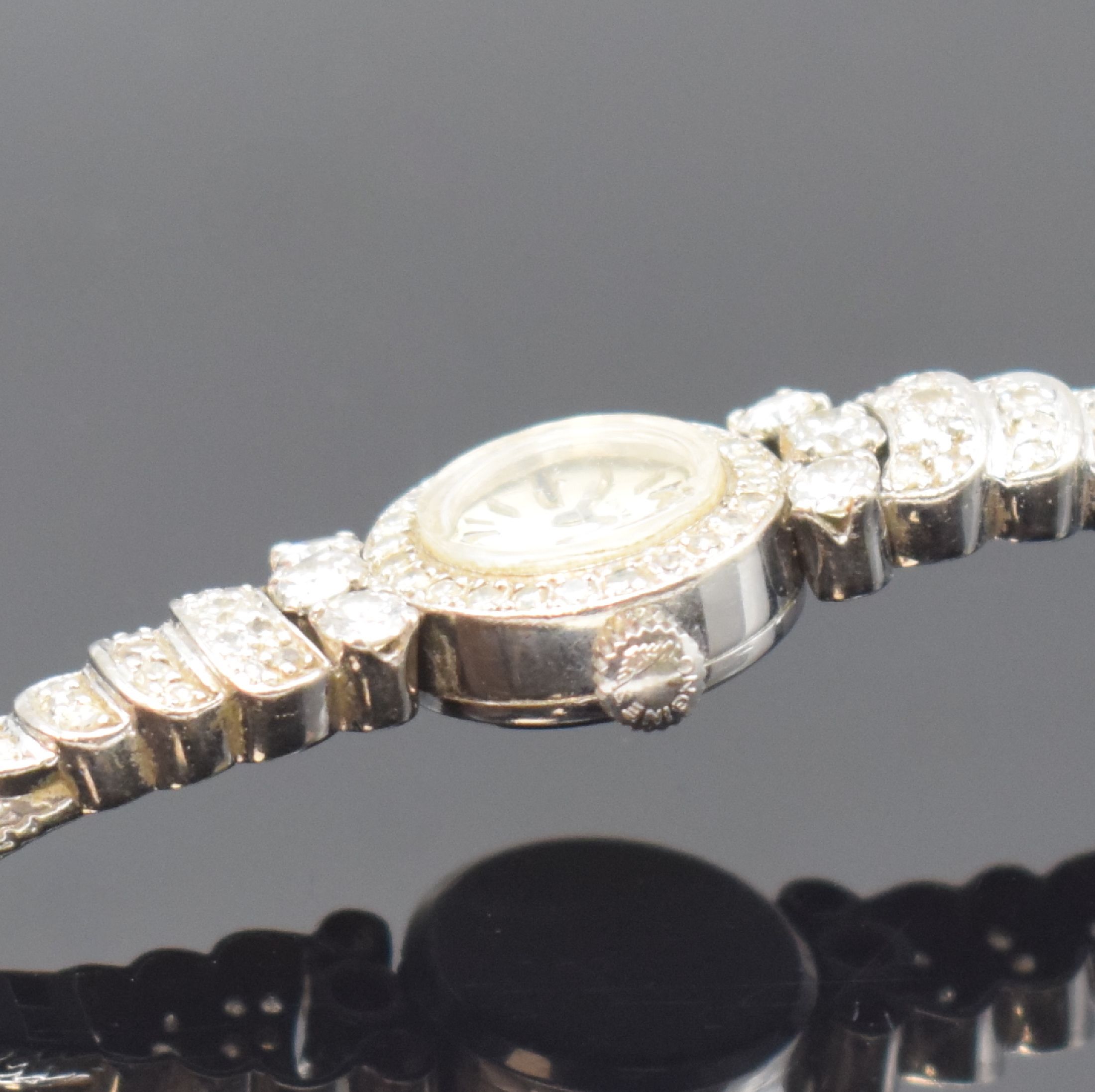 Detail c: Art-Deco Damenarmbanduhr mit Longines Werk und Diamanten in WG 750/000, Schweiz um 1960, Handaufzug, Geh. u. Band bezeichnet Eszeha, Boden aufgedr., ...